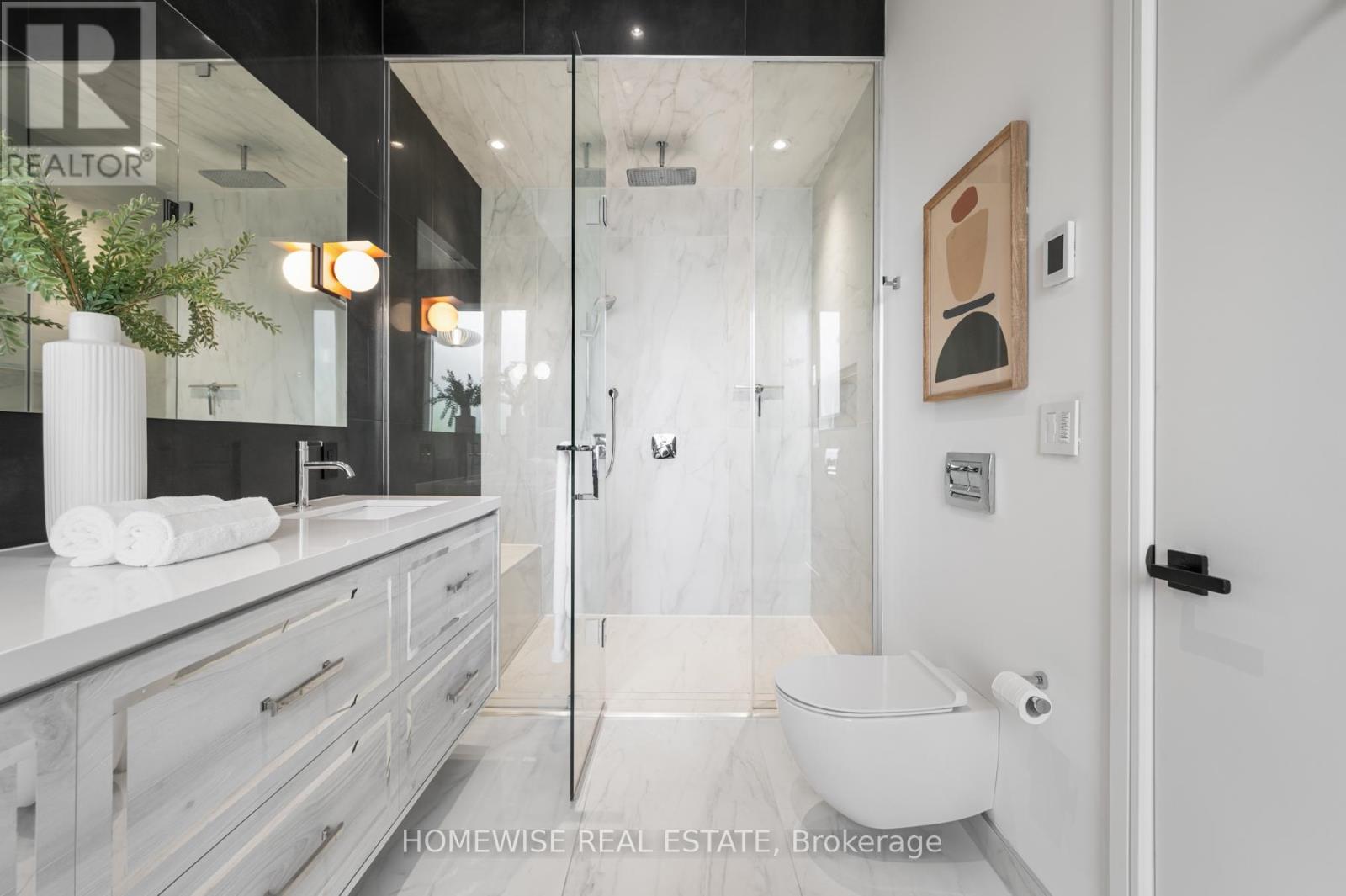 20 Clovelly Avenue, Toronto, Ontario  M6C 1Y1 - Photo 19 - C12487586