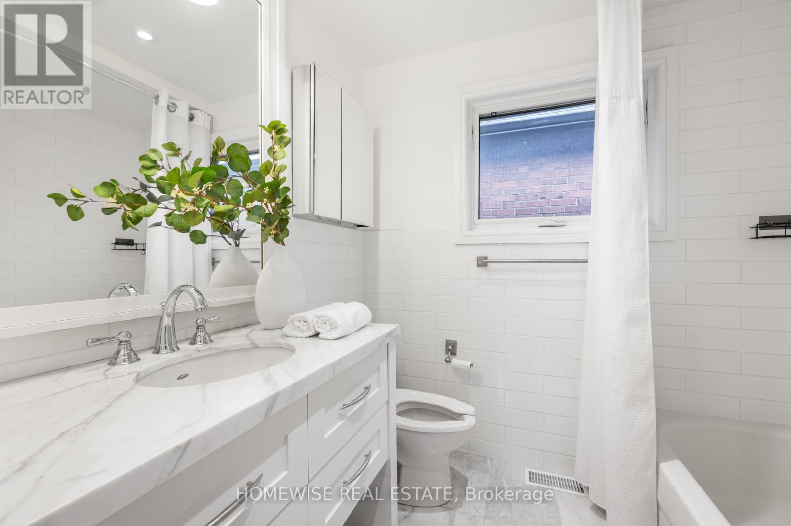 20 Clovelly Avenue, Toronto, Ontario  M6C 1Y1 - Photo 23 - C12487586