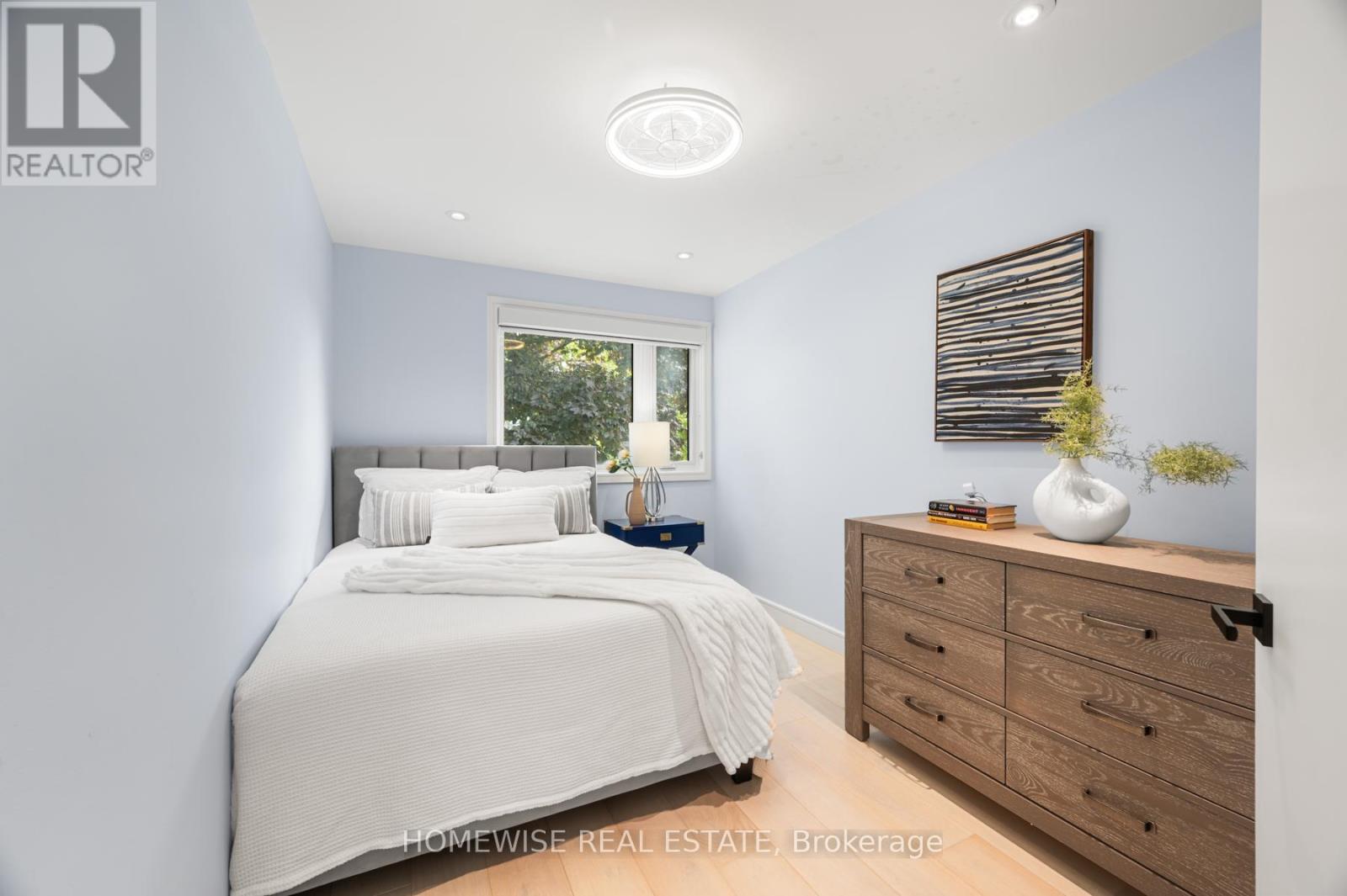 20 Clovelly Avenue, Toronto, Ontario  M6C 1Y1 - Photo 25 - C12487586