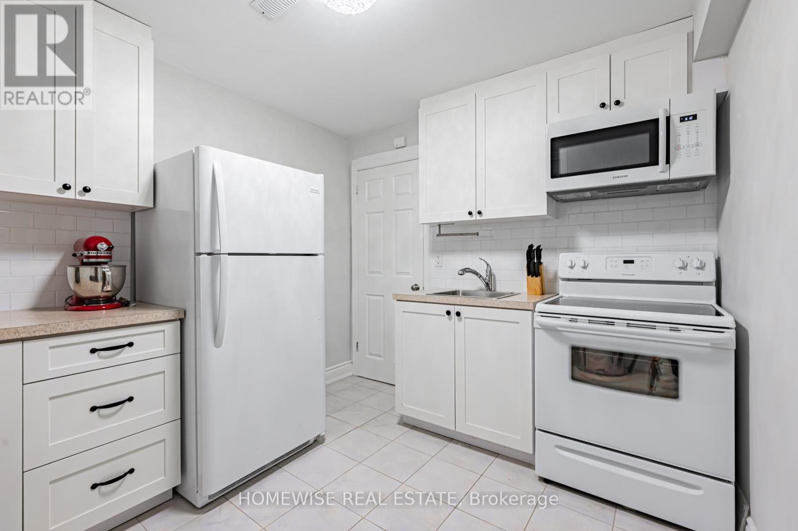 20 Clovelly Avenue, Toronto, Ontario  M6C 1Y1 - Photo 30 - C12487586