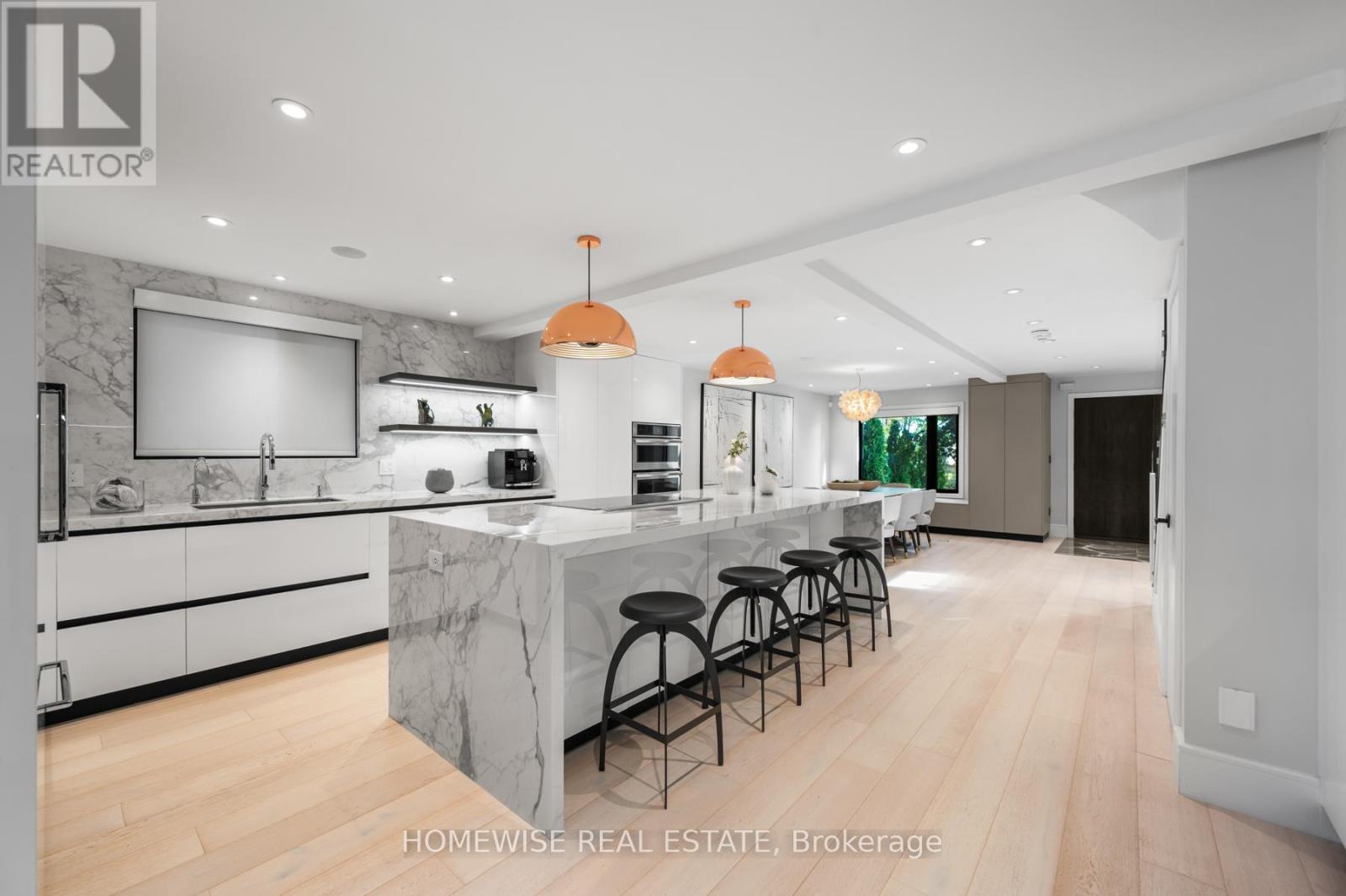 20 Clovelly Avenue, Toronto, Ontario  M6C 1Y1 - Photo 5 - C12487586