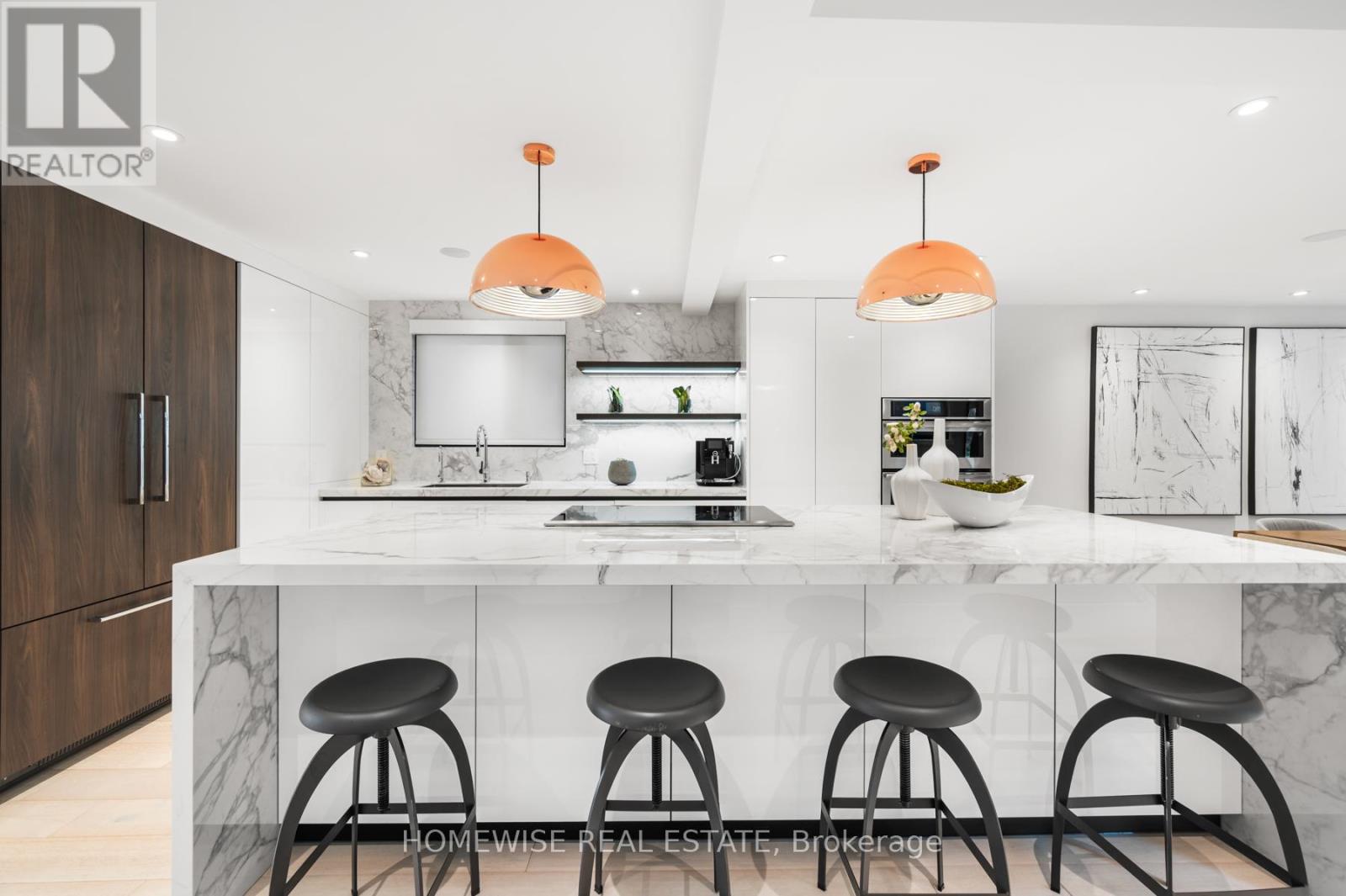 20 Clovelly Avenue, Toronto, Ontario  M6C 1Y1 - Photo 6 - C12487586