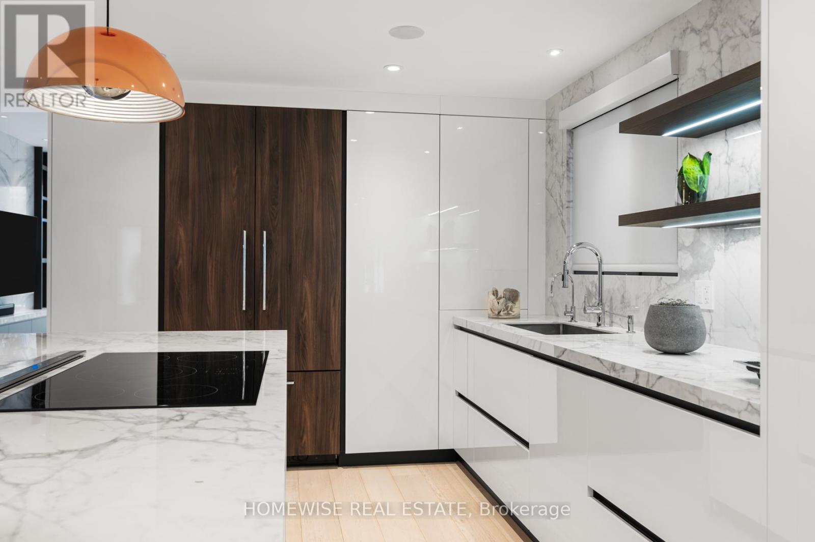 20 Clovelly Avenue, Toronto, Ontario  M6C 1Y1 - Photo 8 - C12487586