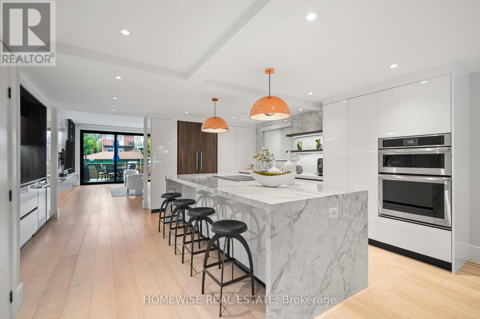 20 Clovelly Avenue, Toronto, Ontario  M6C 1Y1 - Photo 9 - C12487586