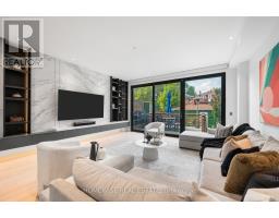 20 CLOVELLY AVENUE, Toronto, Ontario