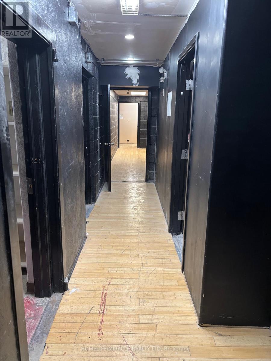 5890 Main Street, Niagara Falls (Dorchester), Ontario  L2G 5Z8 - Photo 12 - X12402724