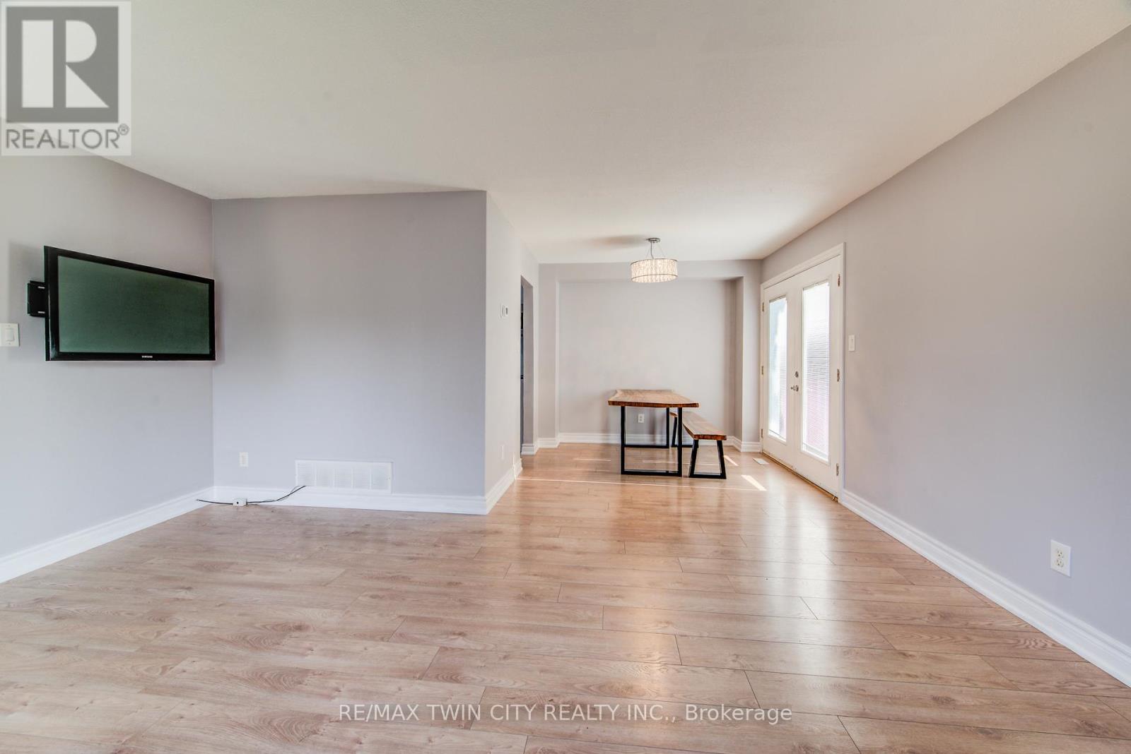 204 Country Hill Drive, Kitchener, Ontario  N2E 1R6 - Photo 8 - X12389604