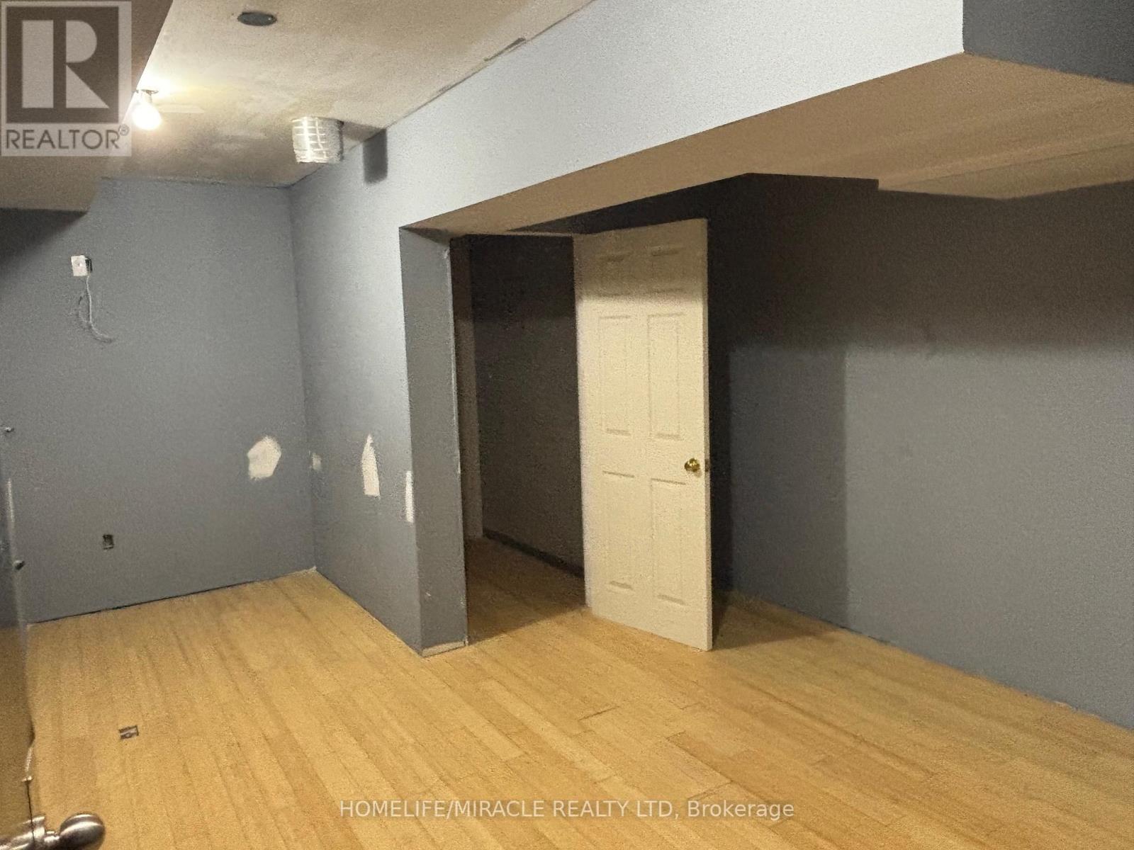 5890 Main Street, Niagara Falls (Dorchester), Ontario  L2G 5Z8 - Photo 19 - X12402724