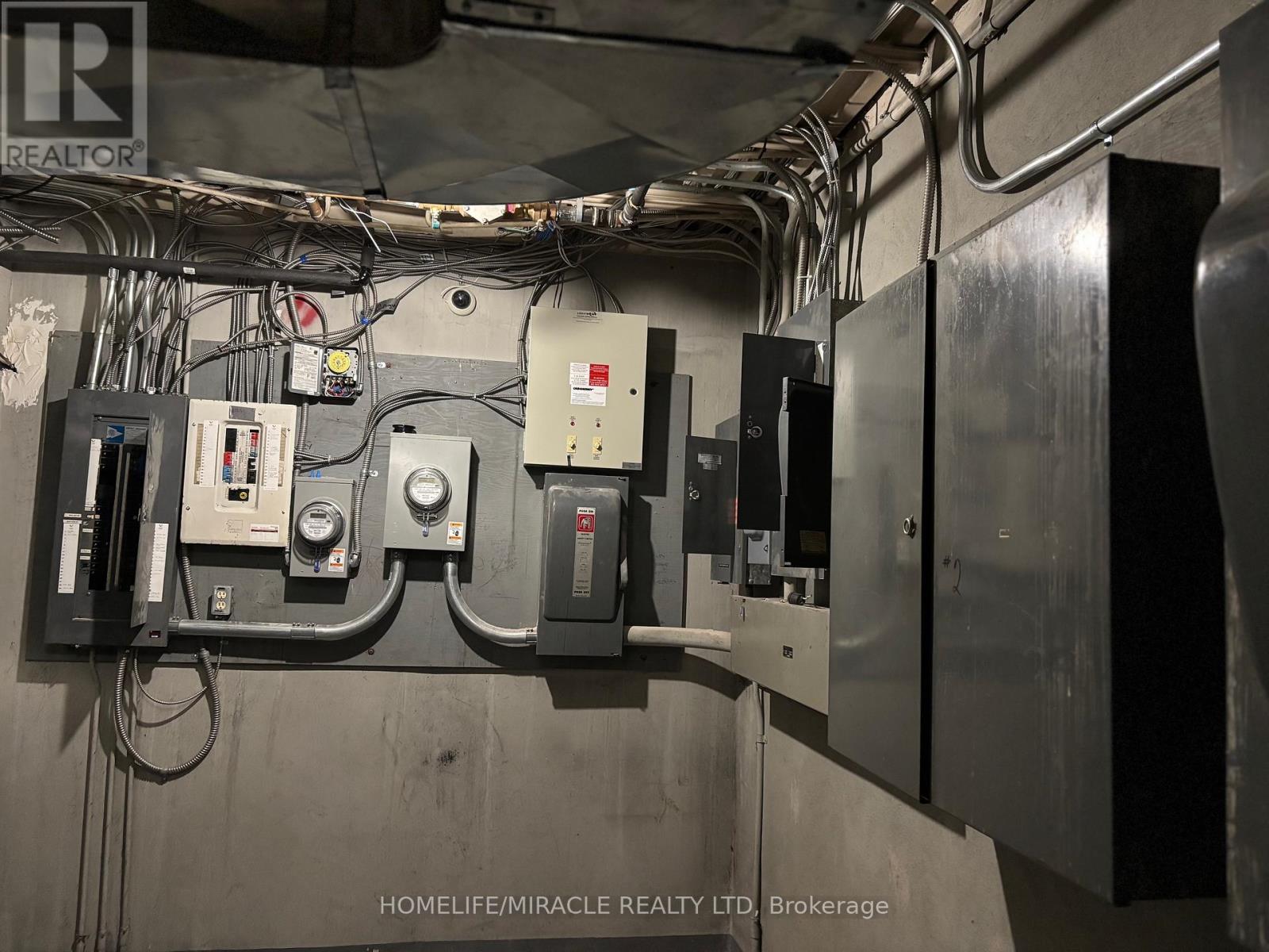 5890 Main Street, Niagara Falls (Dorchester), Ontario  L2G 5Z8 - Photo 22 - X12402724