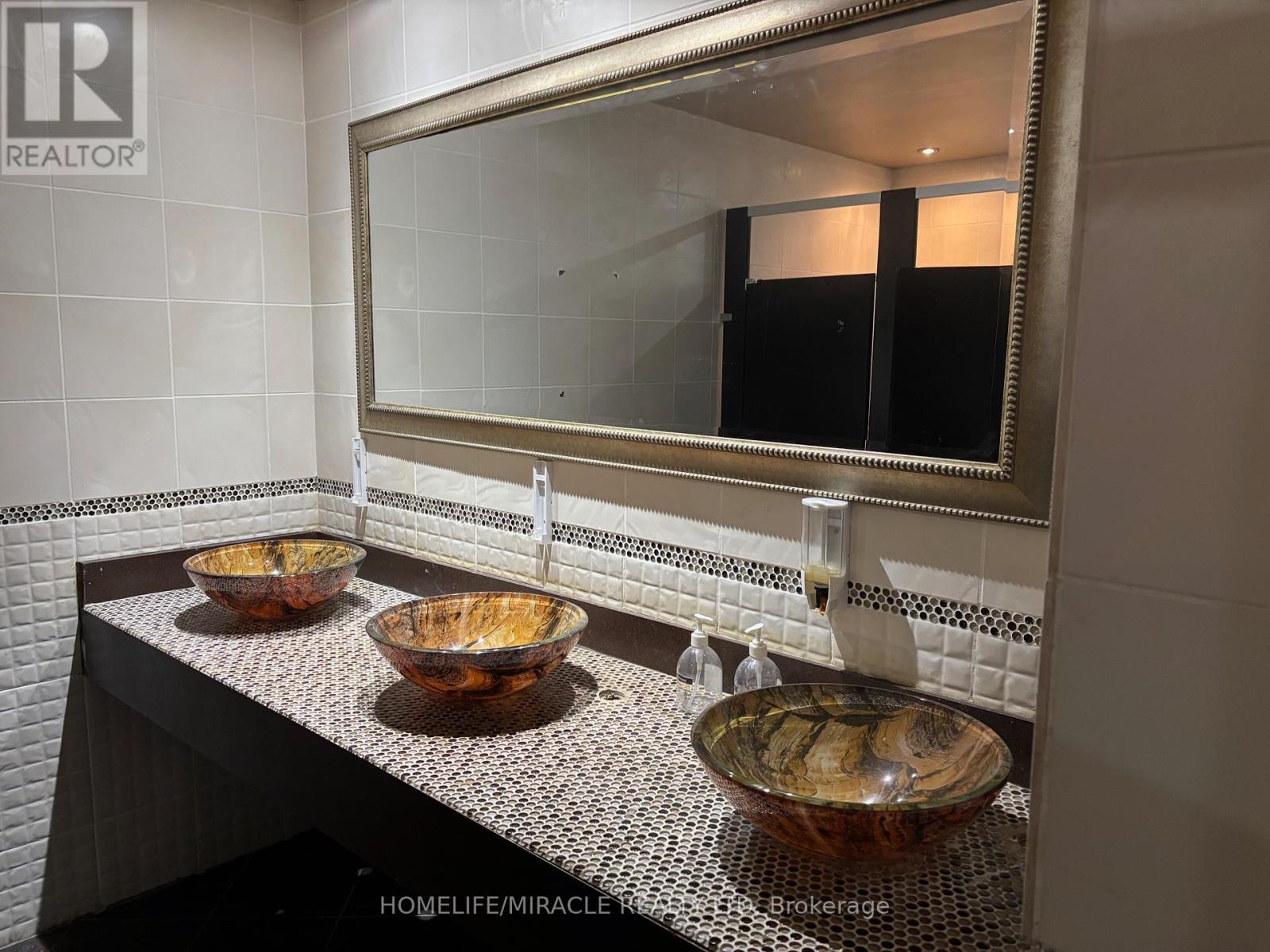 5890 Main Street, Niagara Falls (Dorchester), Ontario  L2G 5Z8 - Photo 13 - X12402724