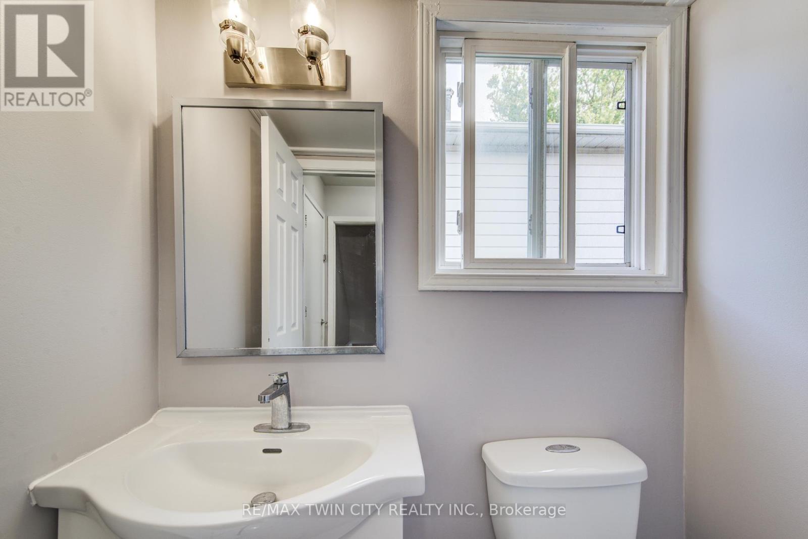 204 Country Hill Drive, Kitchener, Ontario  N2E 1R6 - Photo 14 - X12389604