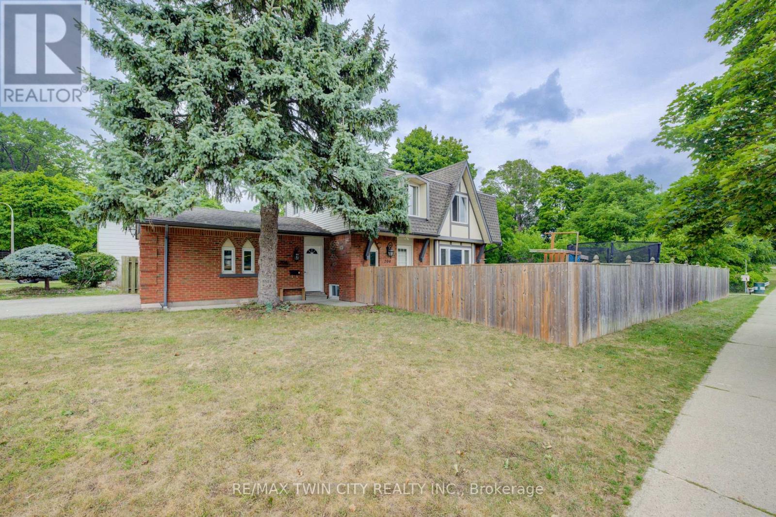 Property at 204 COUNTRY HILL DRIVE image 4