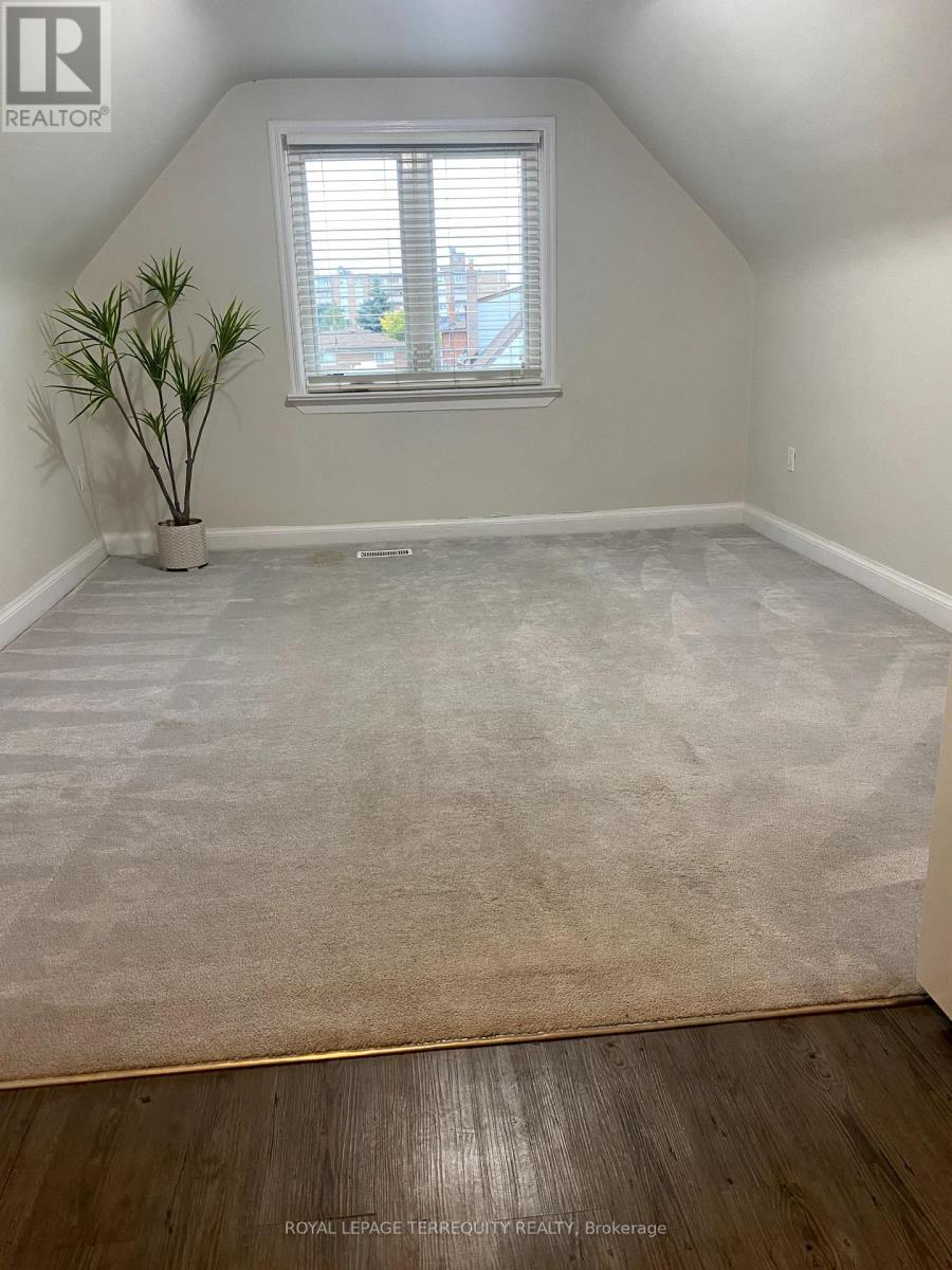 Upper - 14 Flempton Crescent, Toronto, Ontario  M1K 3B4 - Photo 2 - E12487471