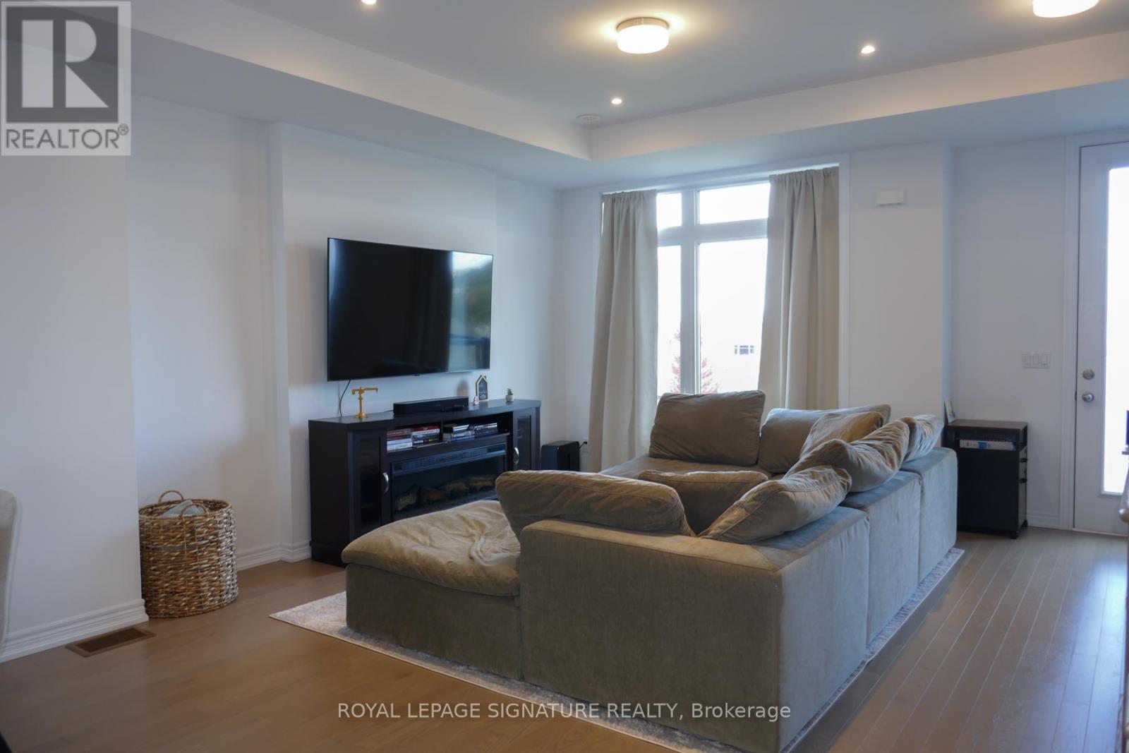 49 Sorbara Way, Whitby, Ontario  L1M 0M4 - Photo 4 - E12487474