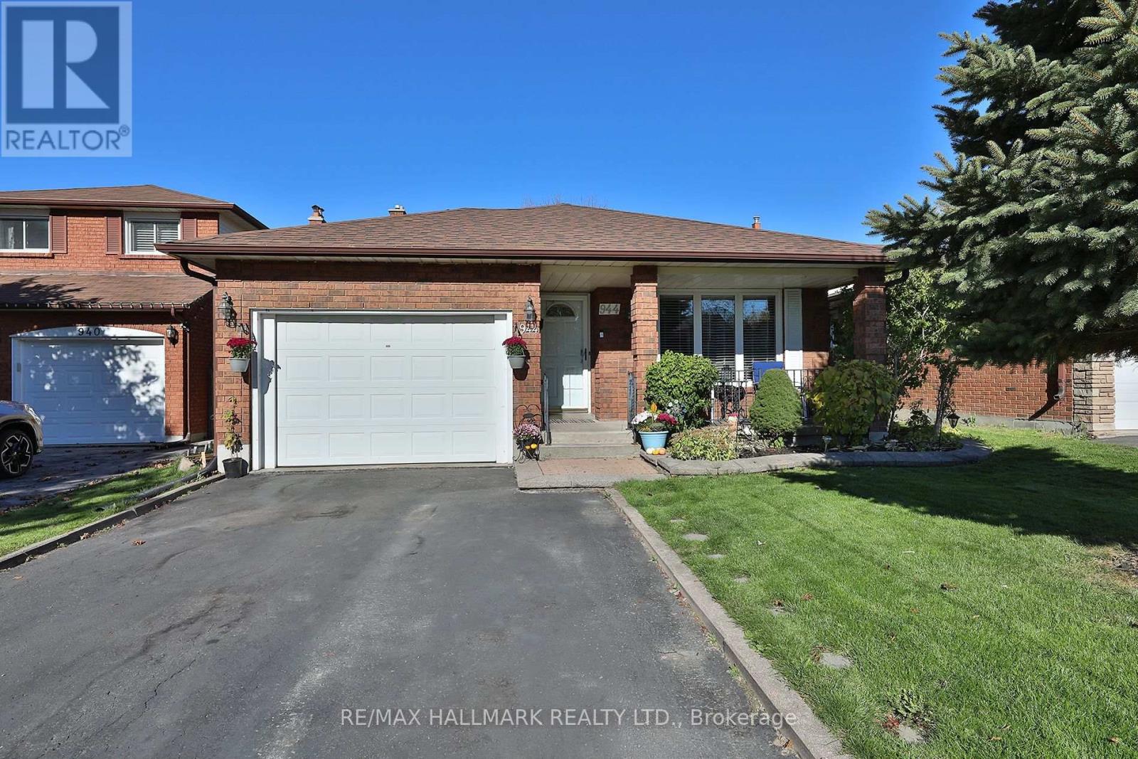 944 WILLIAM BOOTH CRESCENT, Oshawa, Ontario