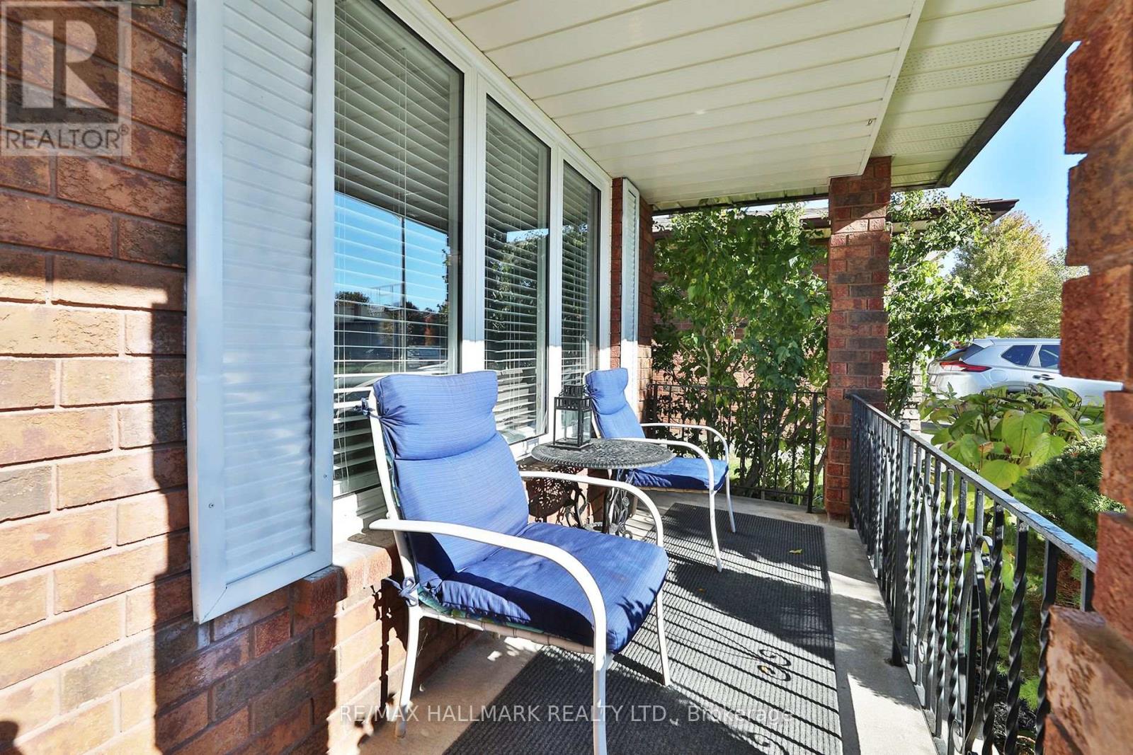 944 William Booth Crescent, Oshawa, Ontario  L1G 7N4 - Photo 2 - E12487544