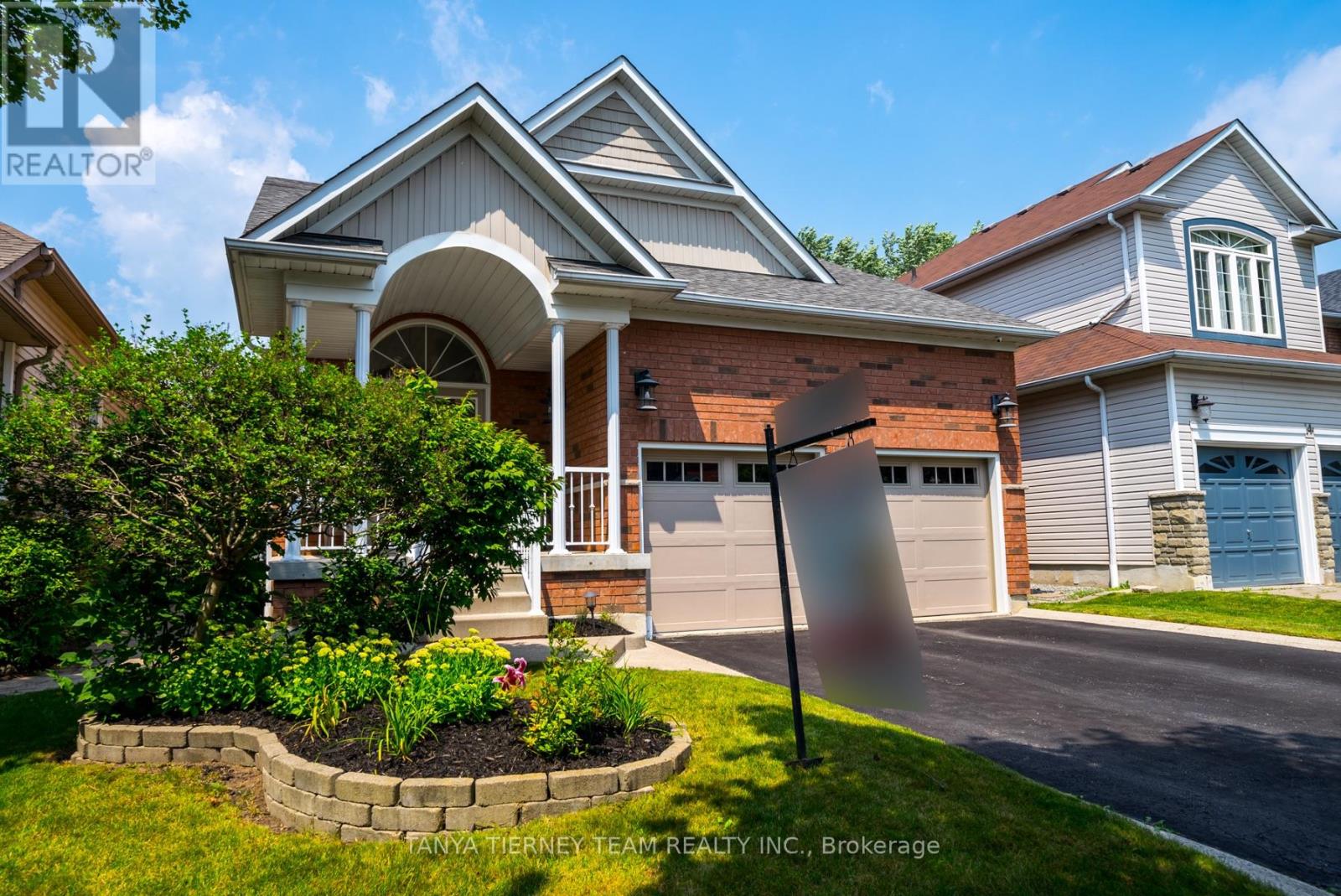 16 Cody Avenue, Whitby, Ontario  L1M 1K8 - Photo 2 - E12487558