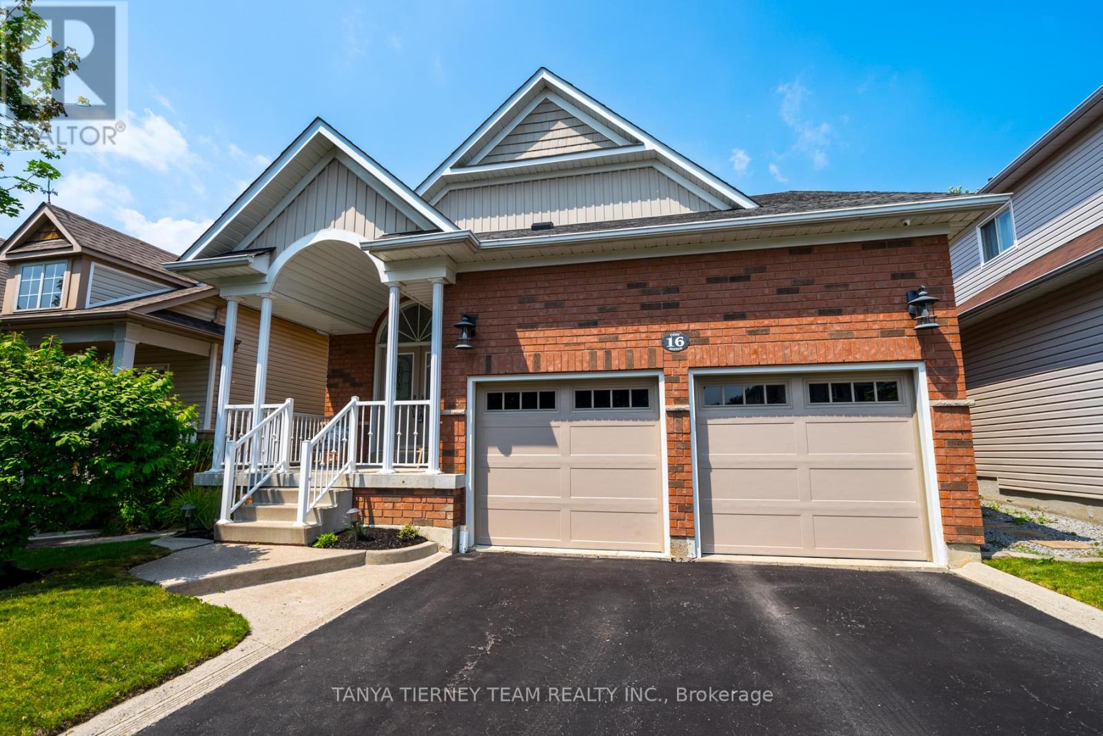 16 Cody Avenue, Whitby, Ontario  L1M 1K8 - Photo 4 - E12487558