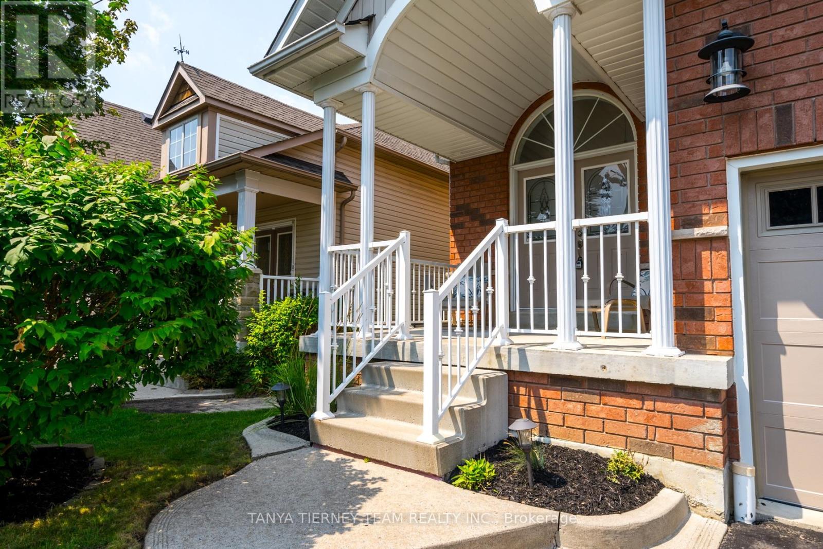 16 Cody Avenue, Whitby, Ontario  L1M 1K8 - Photo 5 - E12487558