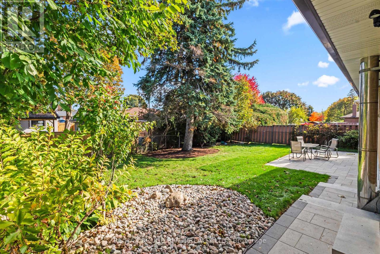 745 Glengrove Street, Oshawa, Ontario  L1J 5C5 - Photo 2 - E12487571