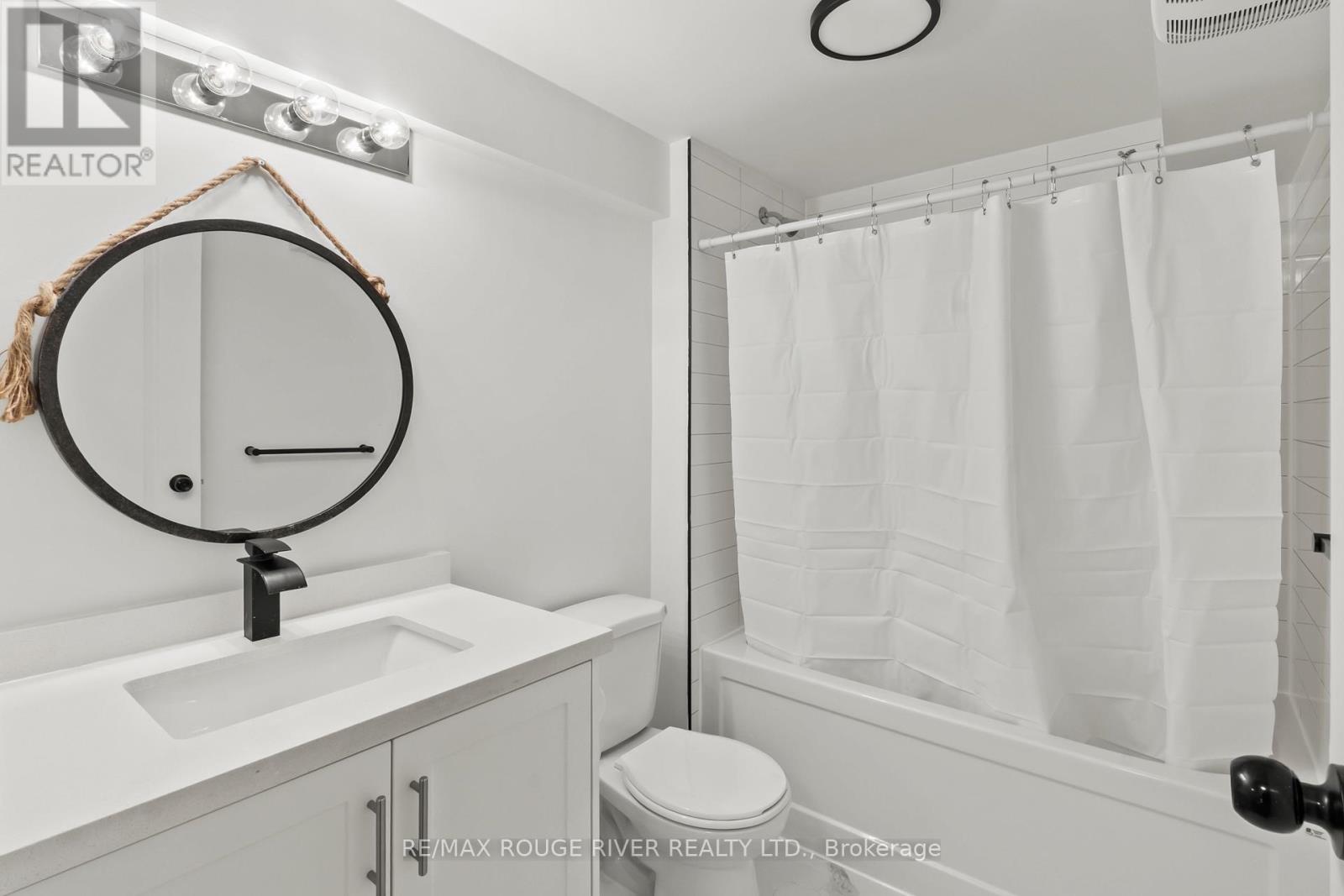 745 Glengrove Street, Oshawa, Ontario  L1J 5C5 - Photo 9 - E12487571