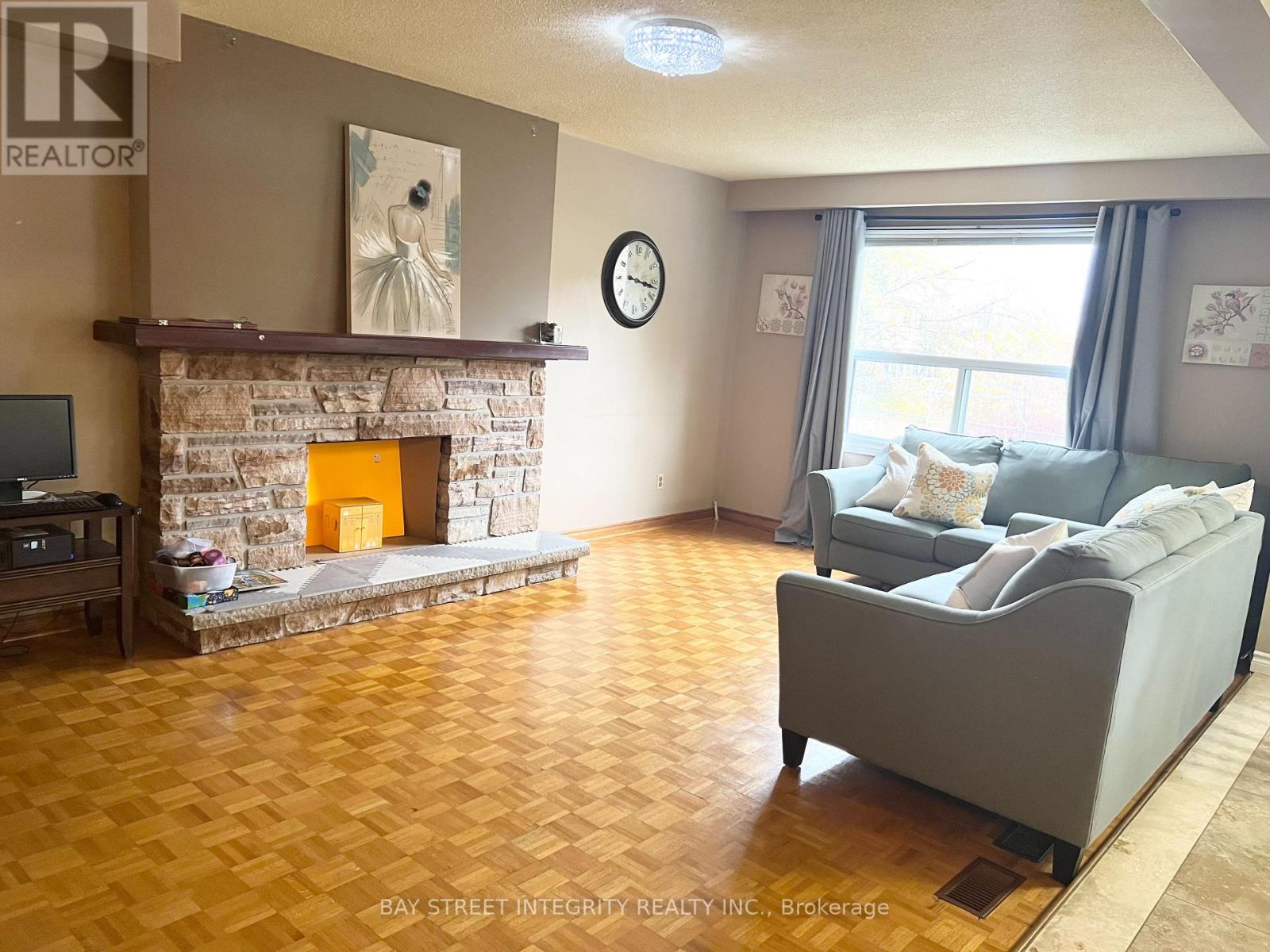 61 Morbank Drive, Toronto, Ontario  M1V 2M1 - Photo 11 - E12487594