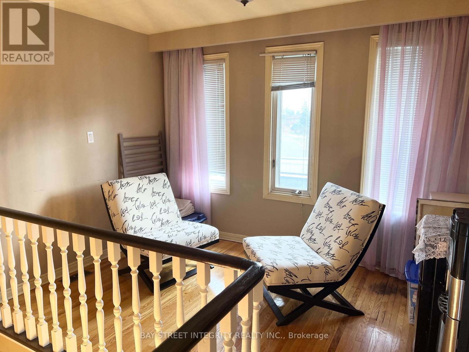 61 Morbank Drive, Toronto, Ontario  M1V 2M1 - Photo 5 - E12487594