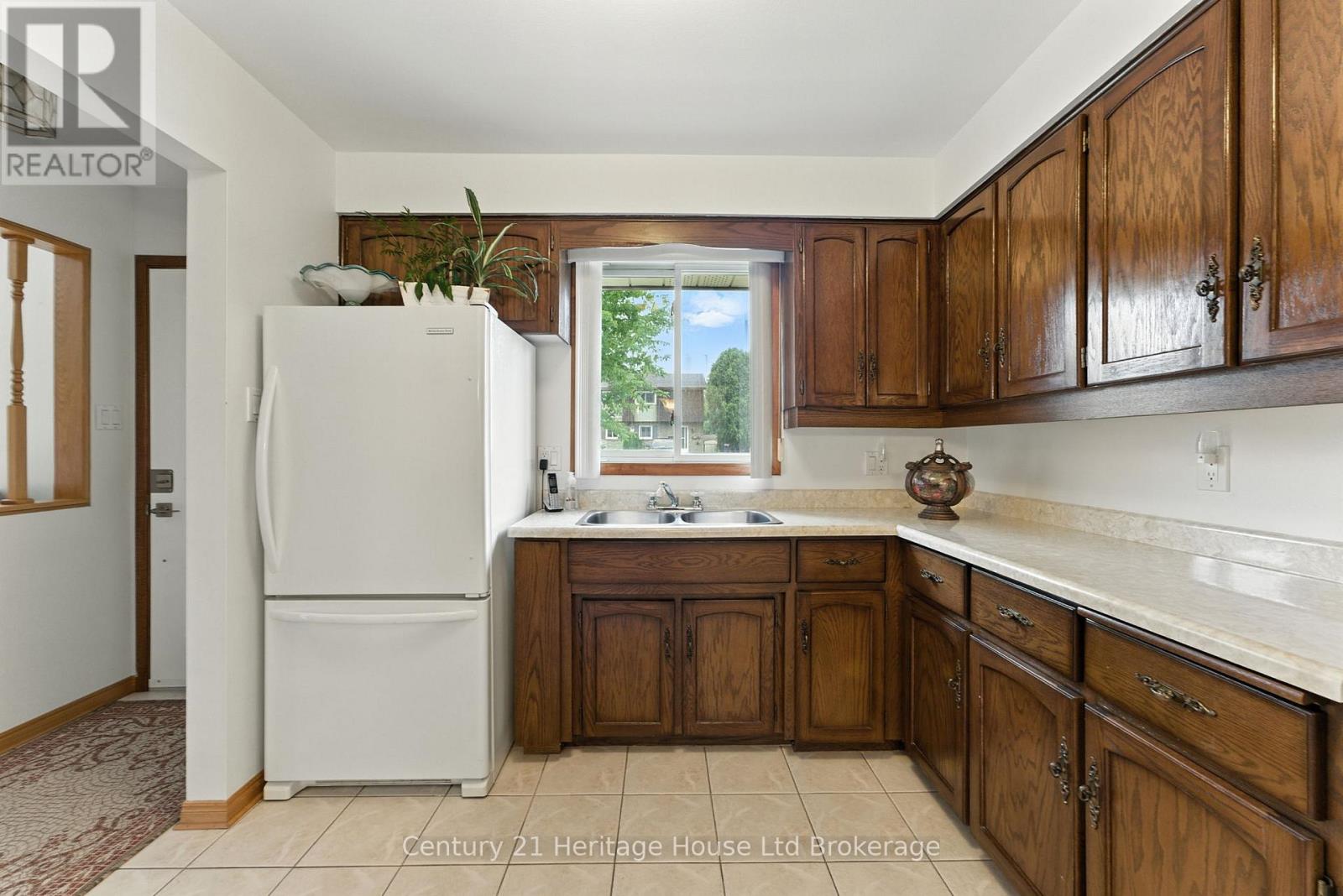 1043 Canfield Crescent, Woodstock (Woodstock - North), Ontario  N4S 8P3 - Photo 15 - X12487626