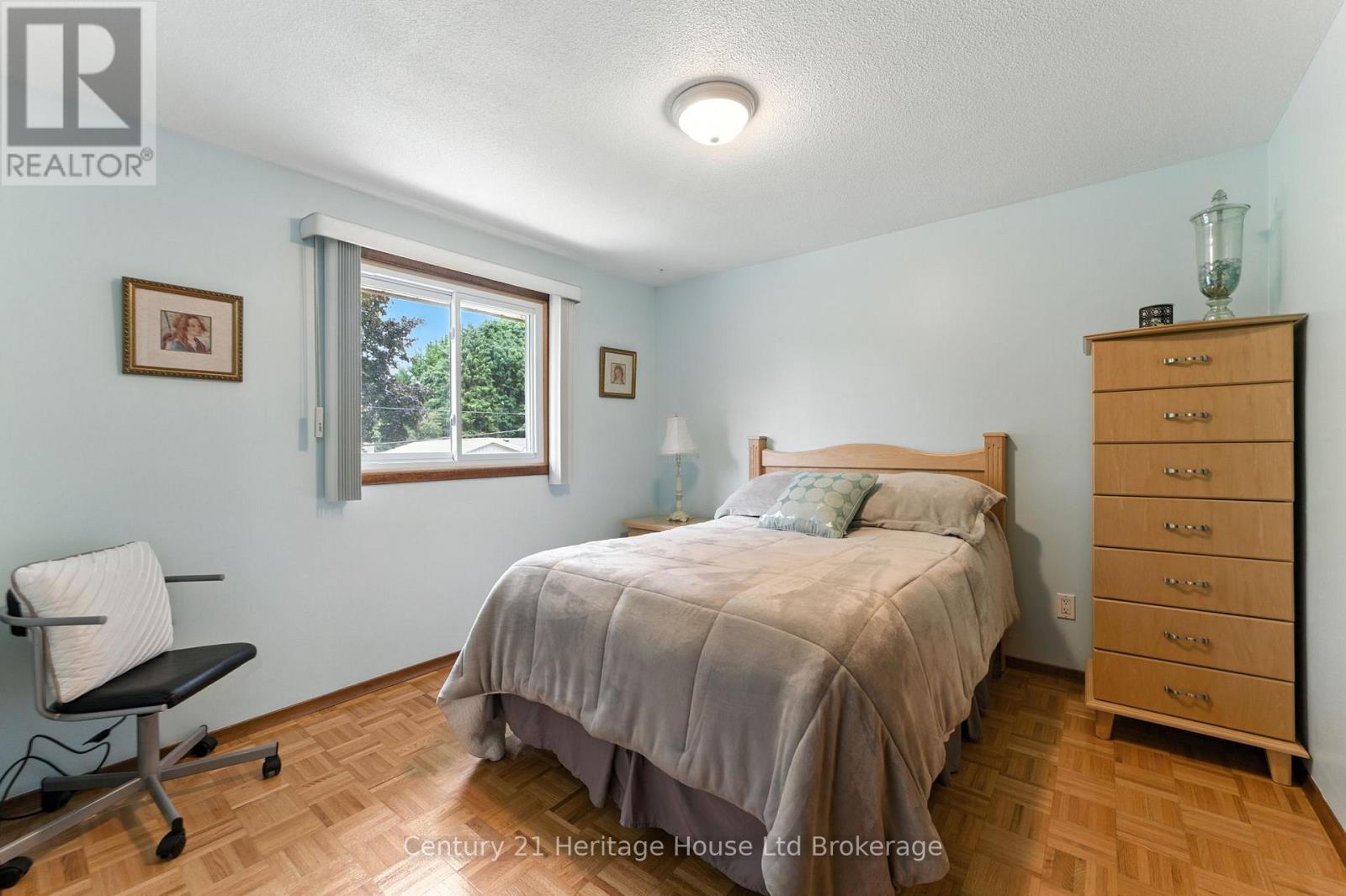 1043 Canfield Crescent, Woodstock (Woodstock - North), Ontario  N4S 8P3 - Photo 19 - X12487626