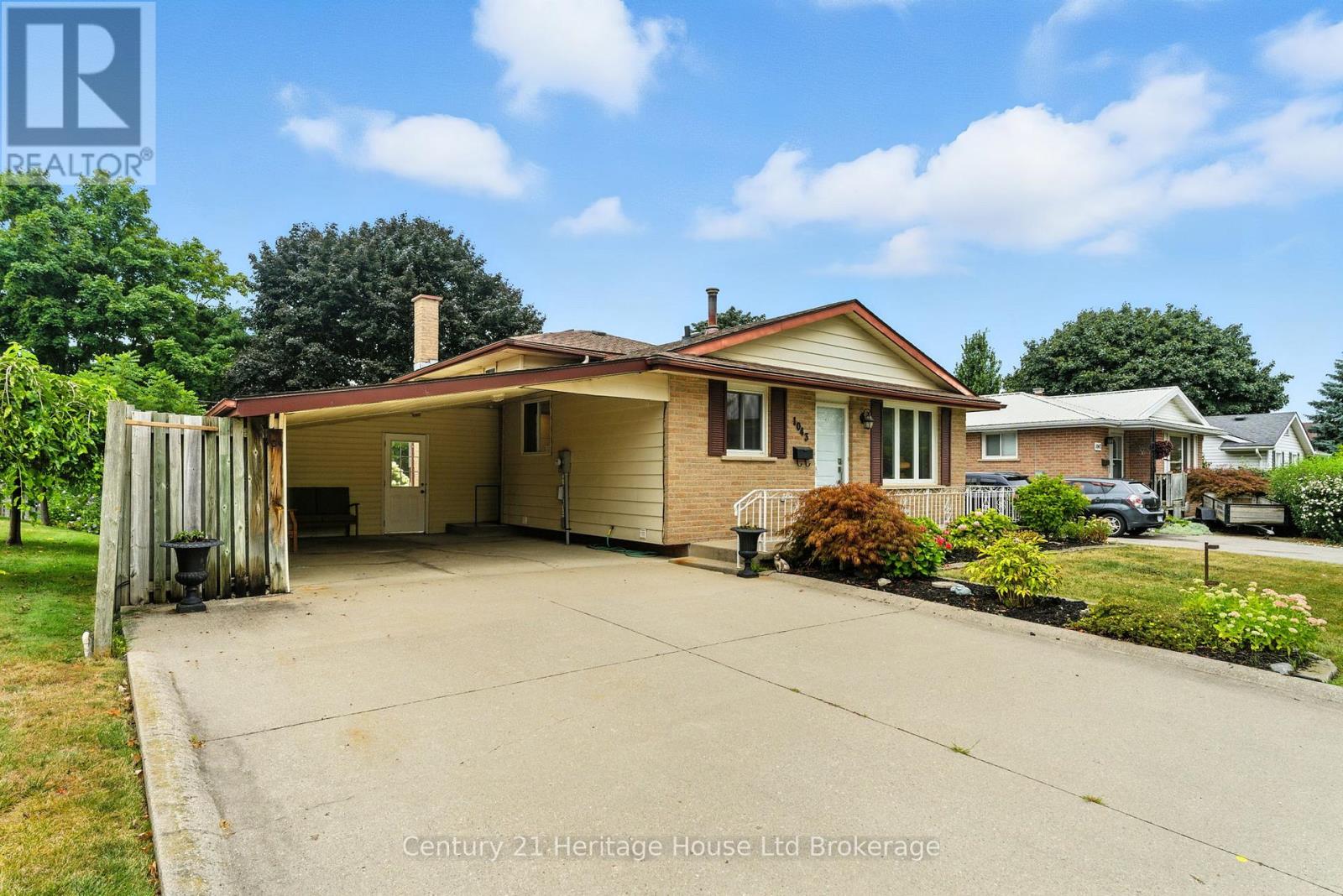 1043 Canfield Crescent, Woodstock (Woodstock - North), Ontario  N4S 8P3 - Photo 2 - X12487626