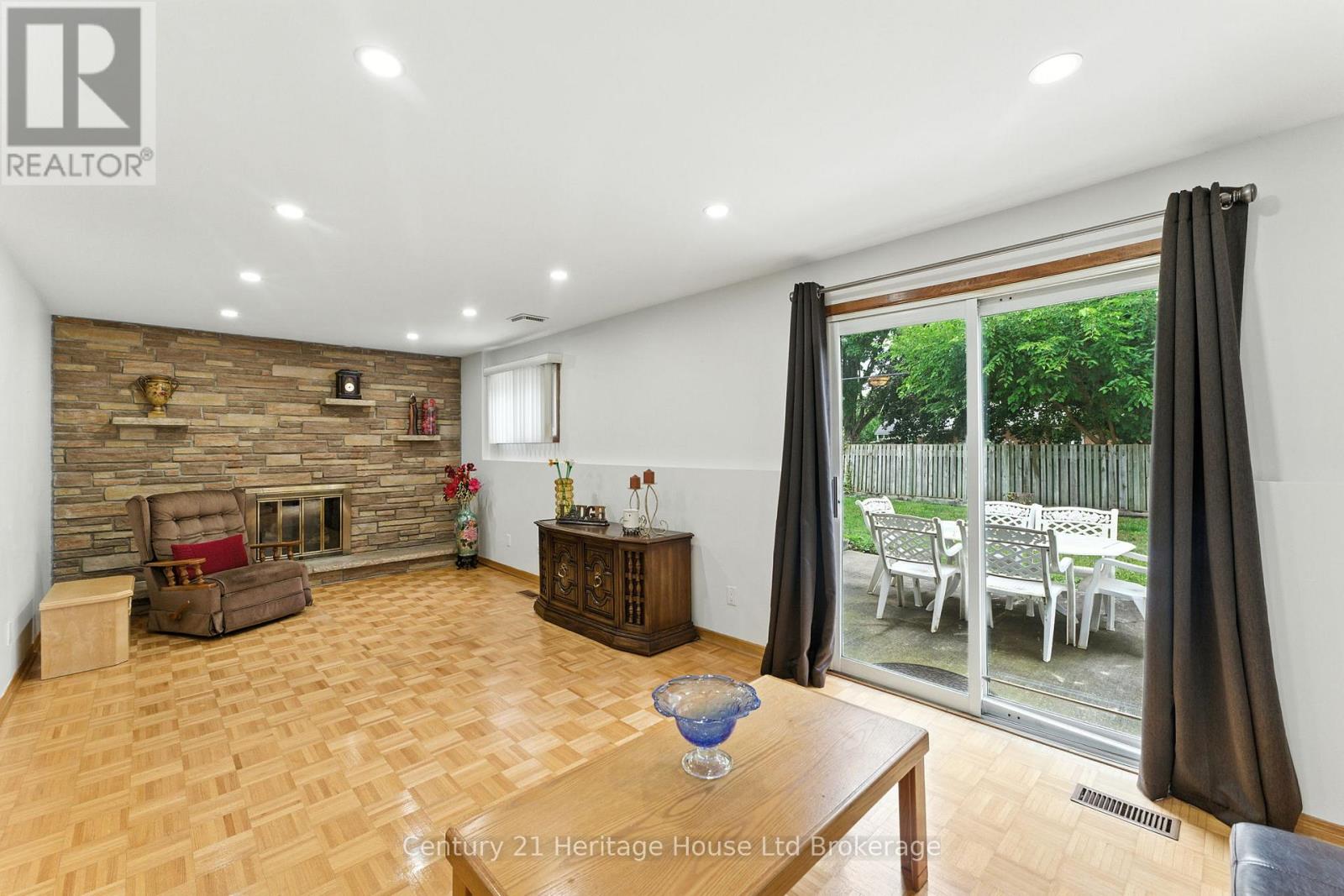 1043 Canfield Crescent, Woodstock (Woodstock - North), Ontario  N4S 8P3 - Photo 24 - X12487626