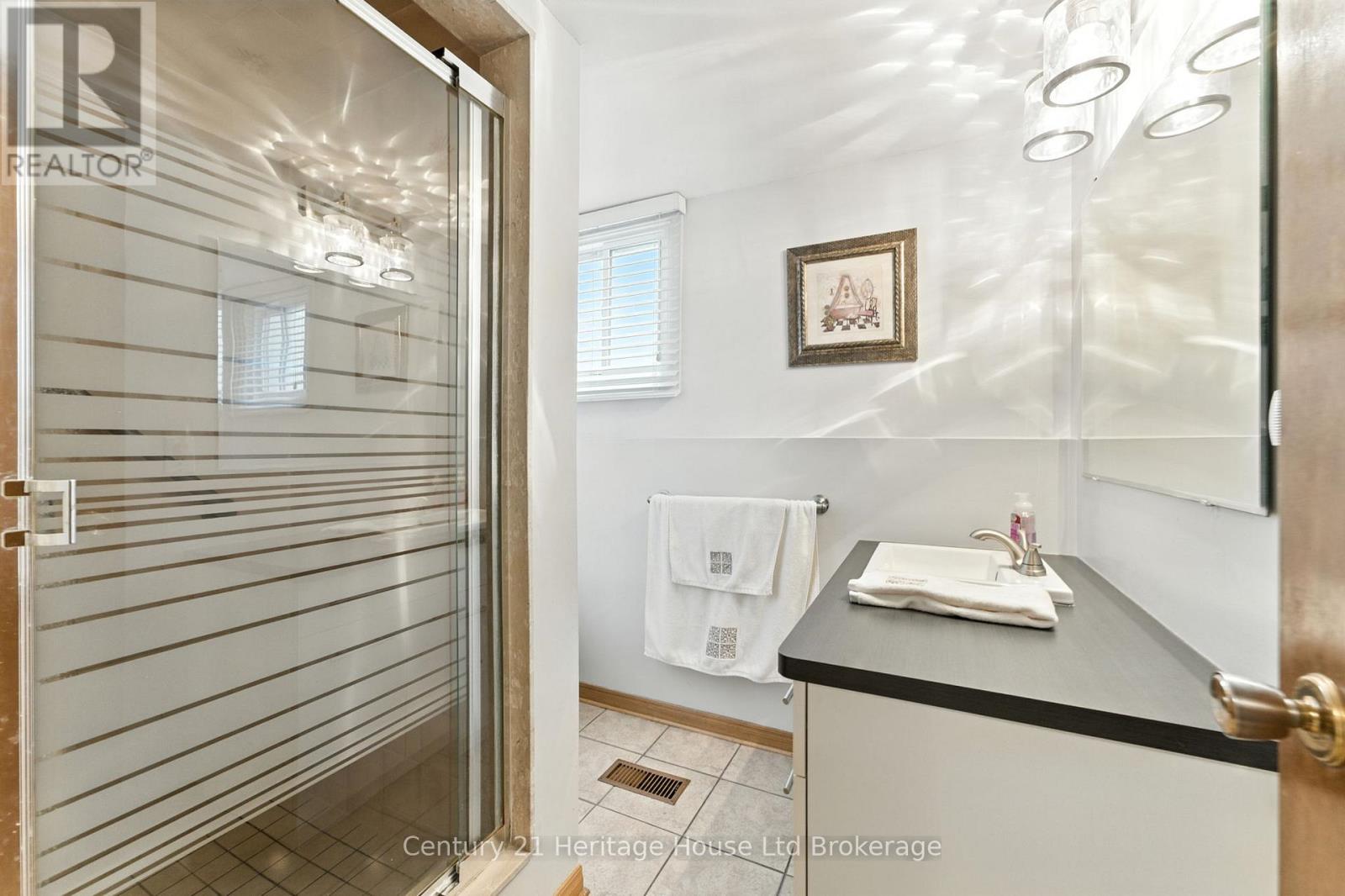 1043 Canfield Crescent, Woodstock (Woodstock - North), Ontario  N4S 8P3 - Photo 27 - X12487626