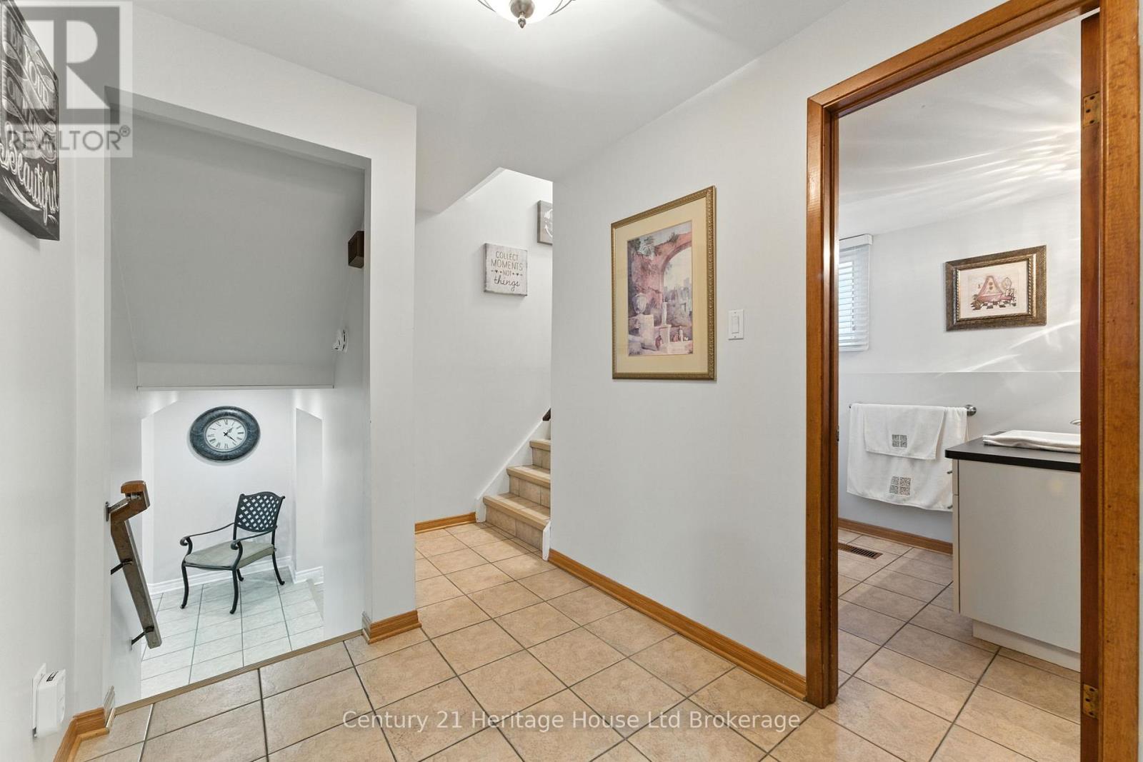 1043 Canfield Crescent, Woodstock (Woodstock - North), Ontario  N4S 8P3 - Photo 28 - X12487626