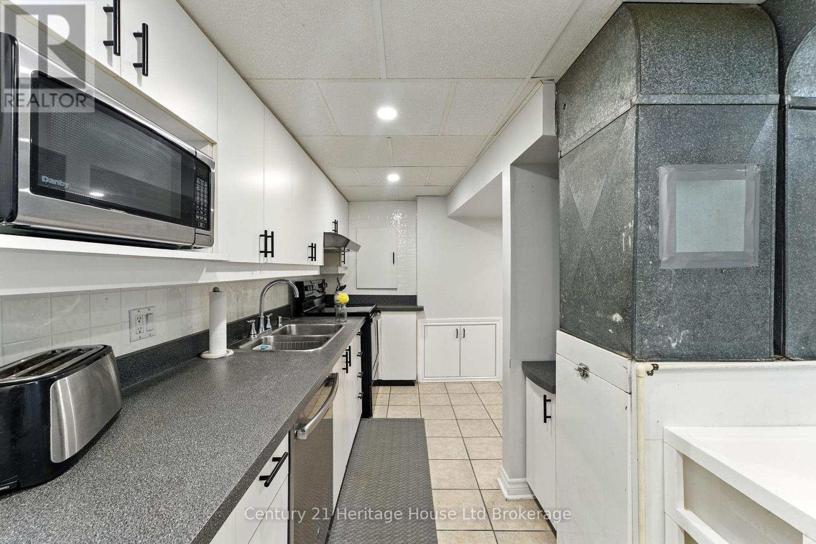 1043 Canfield Crescent, Woodstock (Woodstock - North), Ontario  N4S 8P3 - Photo 30 - X12487626