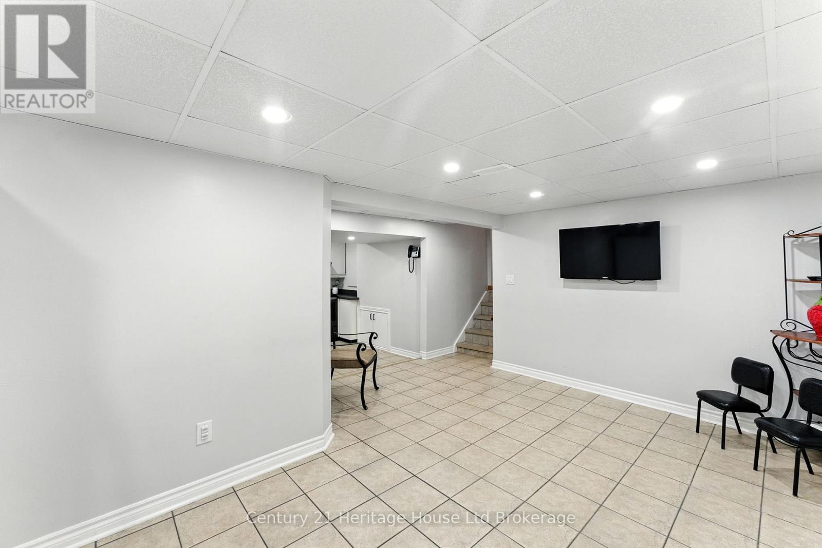 1043 Canfield Crescent, Woodstock (Woodstock - North), Ontario  N4S 8P3 - Photo 35 - X12487626