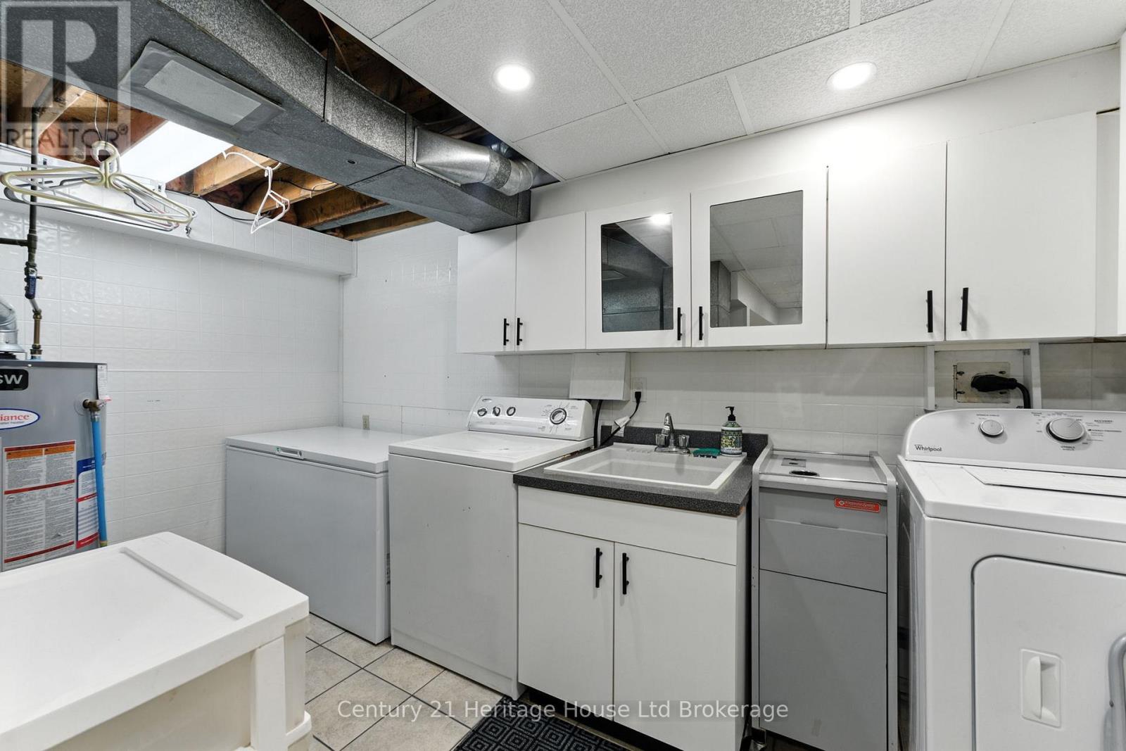 1043 Canfield Crescent, Woodstock (Woodstock - North), Ontario  N4S 8P3 - Photo 36 - X12487626