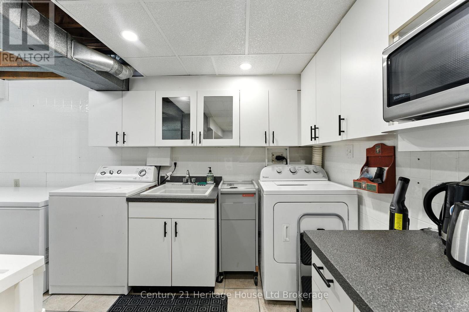 1043 Canfield Crescent, Woodstock (Woodstock - North), Ontario  N4S 8P3 - Photo 37 - X12487626