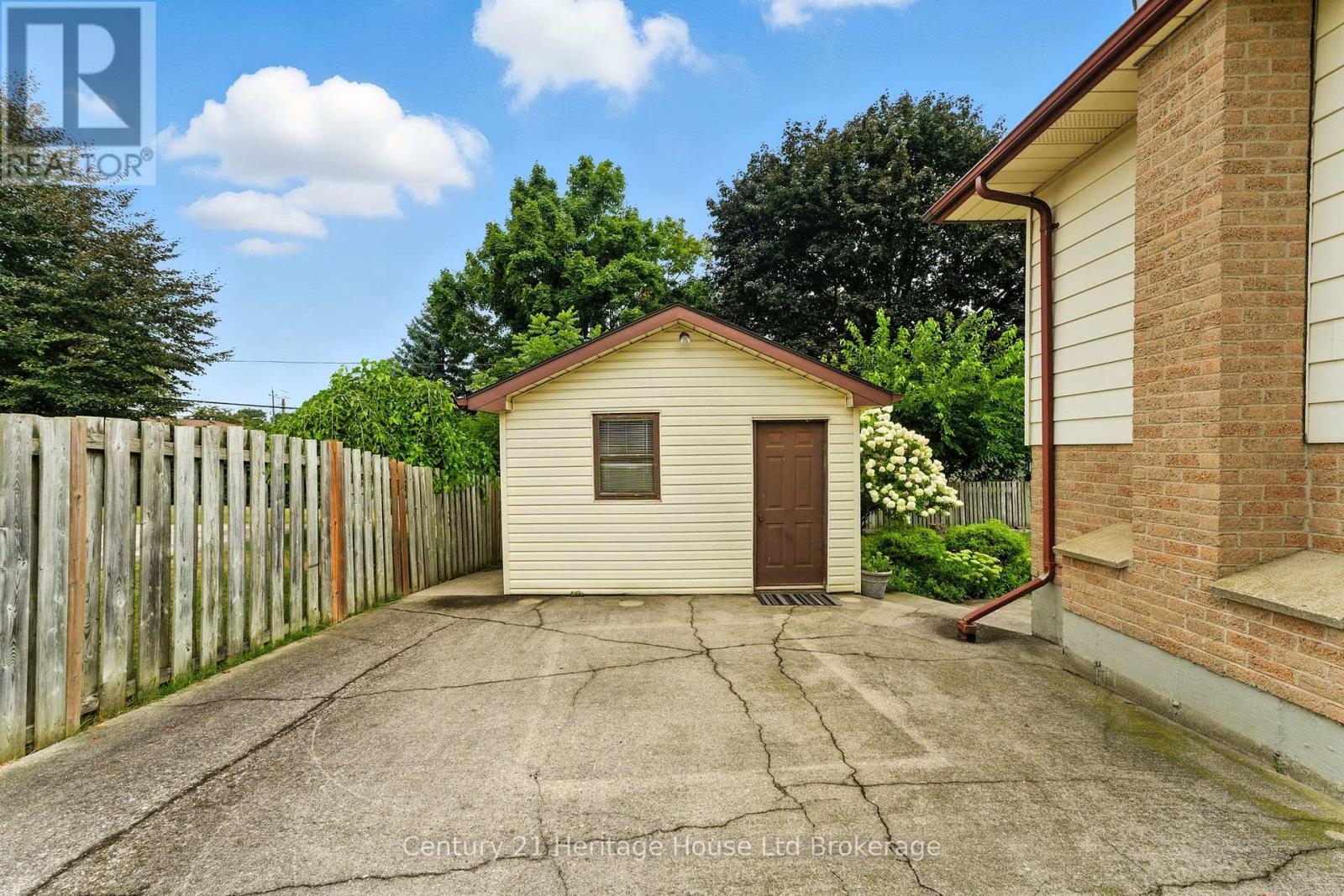 1043 Canfield Crescent, Woodstock (Woodstock - North), Ontario  N4S 8P3 - Photo 39 - X12487626