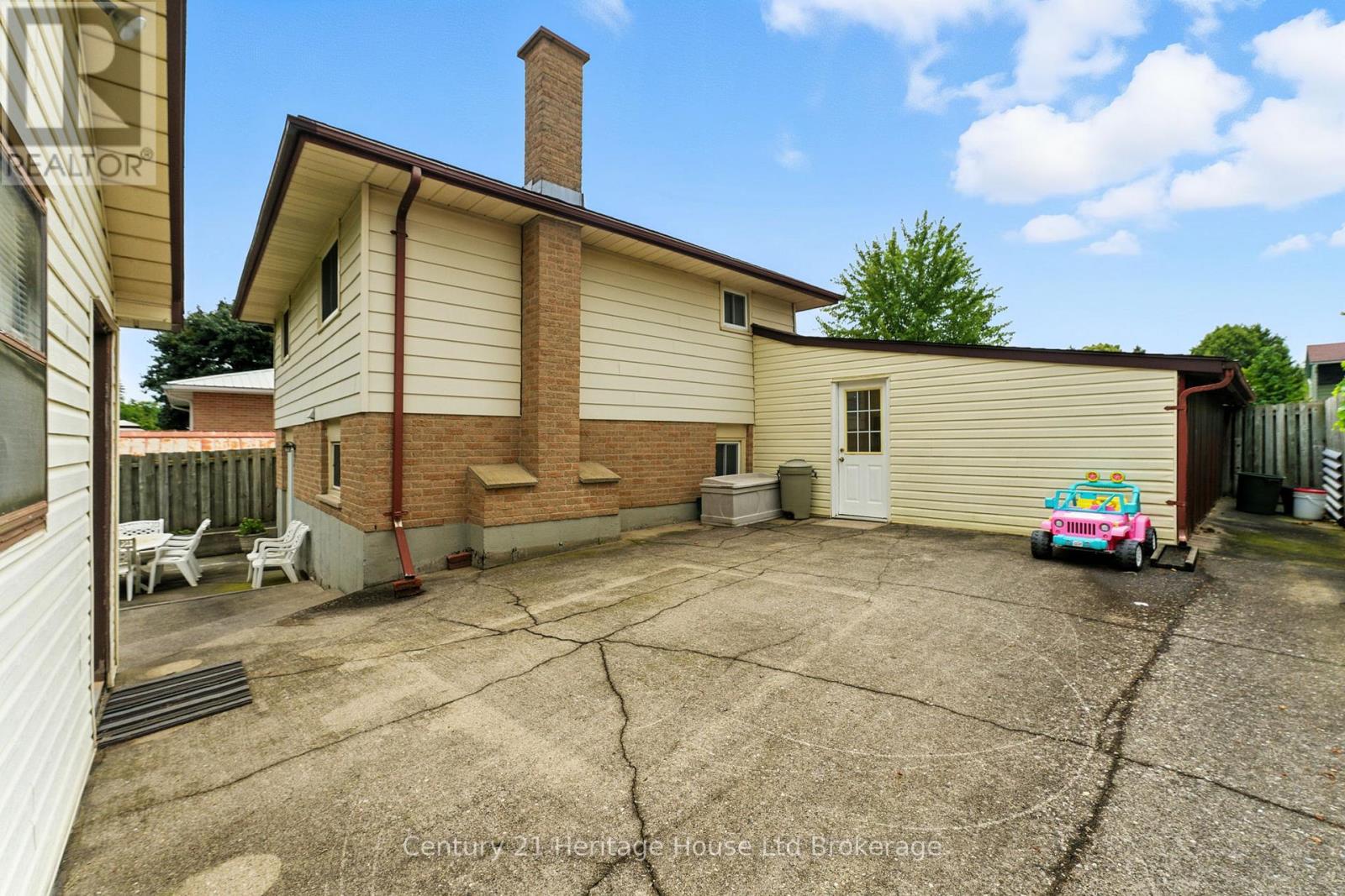 1043 Canfield Crescent, Woodstock (Woodstock - North), Ontario  N4S 8P3 - Photo 41 - X12487626