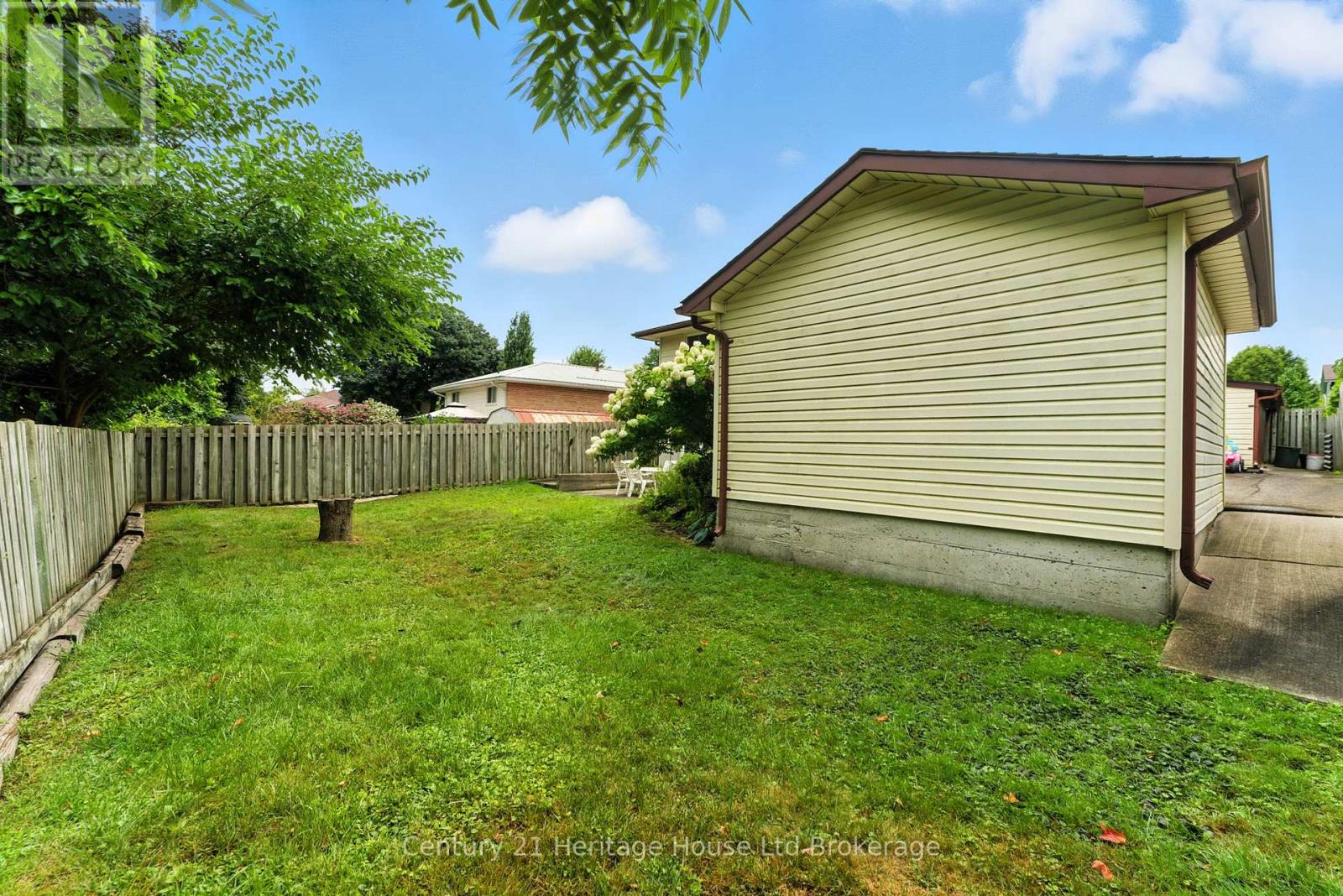 1043 Canfield Crescent, Woodstock (Woodstock - North), Ontario  N4S 8P3 - Photo 46 - X12487626