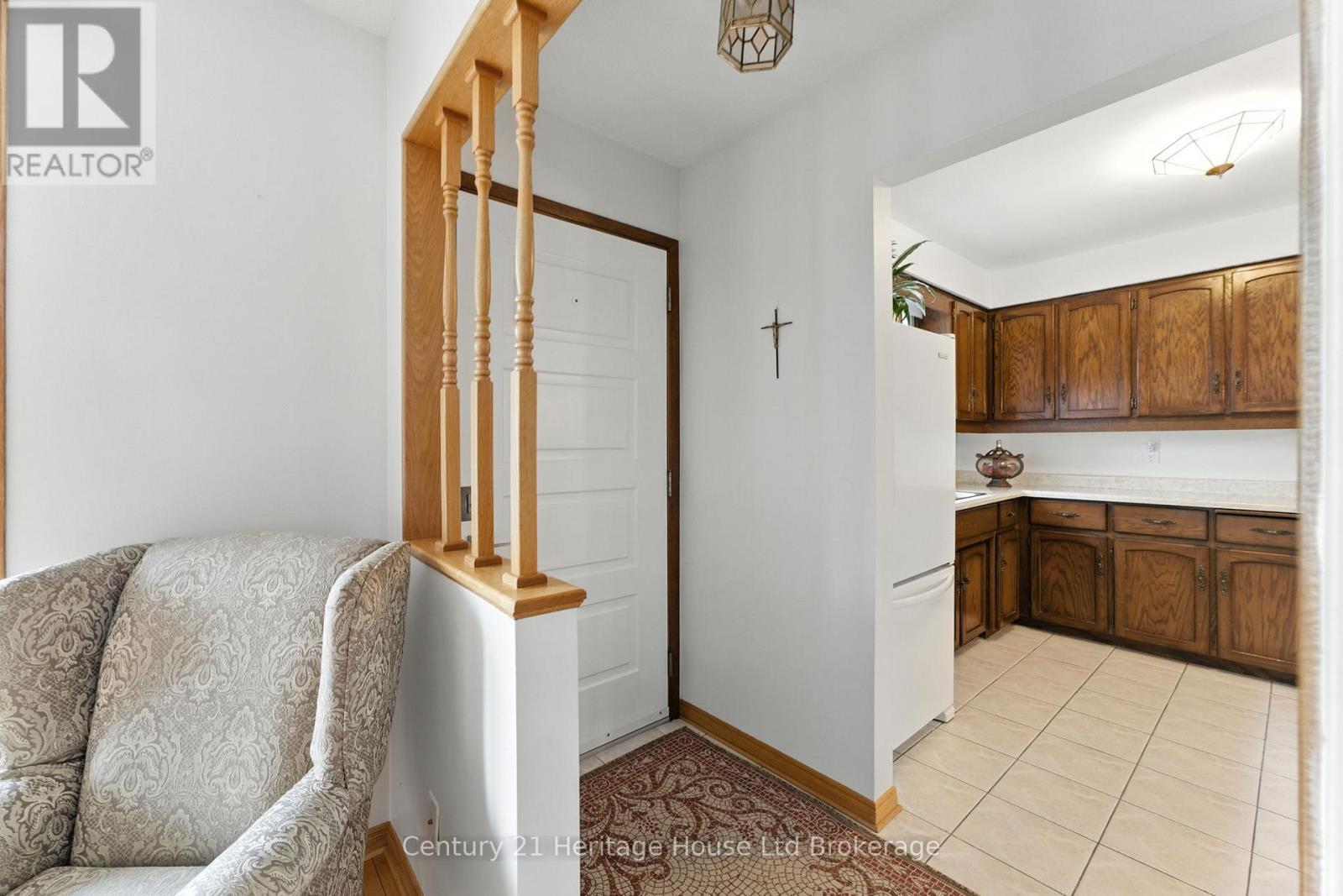 1043 Canfield Crescent, Woodstock (Woodstock - North), Ontario  N4S 8P3 - Photo 5 - X12487626