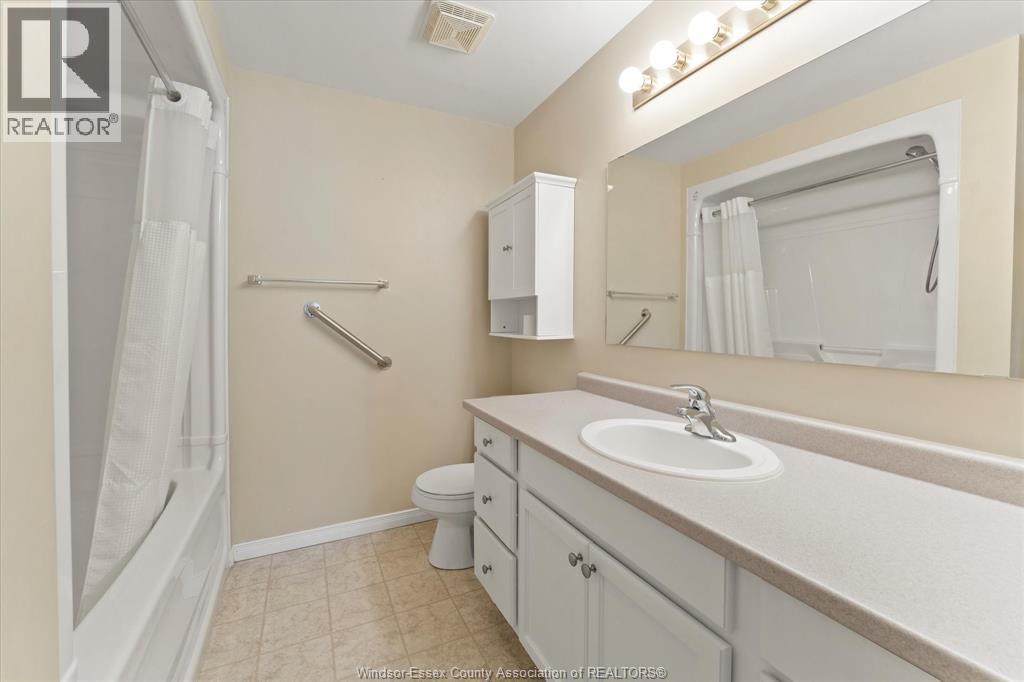 315 Village Grove Unit# 203, Tecumseh, Ontario  N8N 5G4 - Photo 21 - 25027467