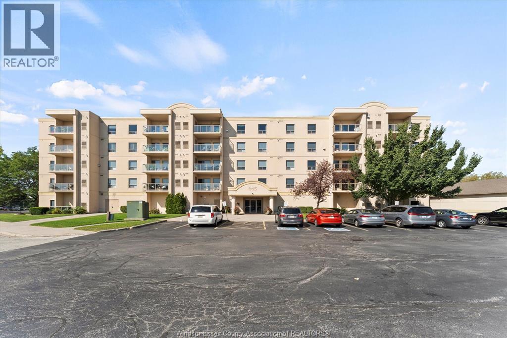 315 Village Grove Unit# 203, Tecumseh, Ontario  N8N 5G4 - Photo 3 - 25027467