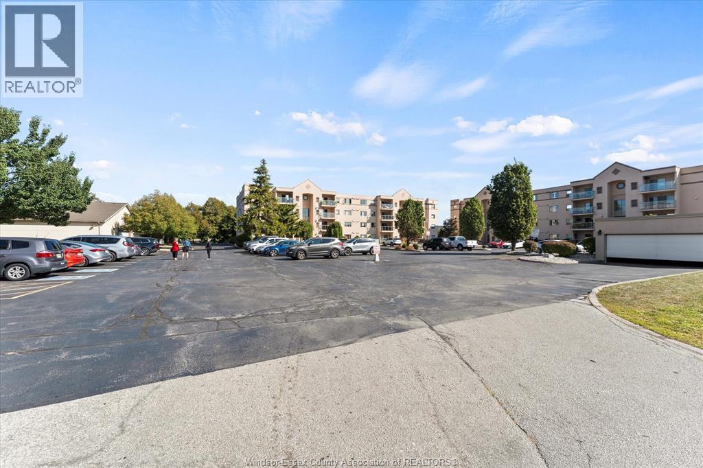 315 Village Grove Unit# 203, Tecumseh, Ontario  N8N 5G4 - Photo 4 - 25027467