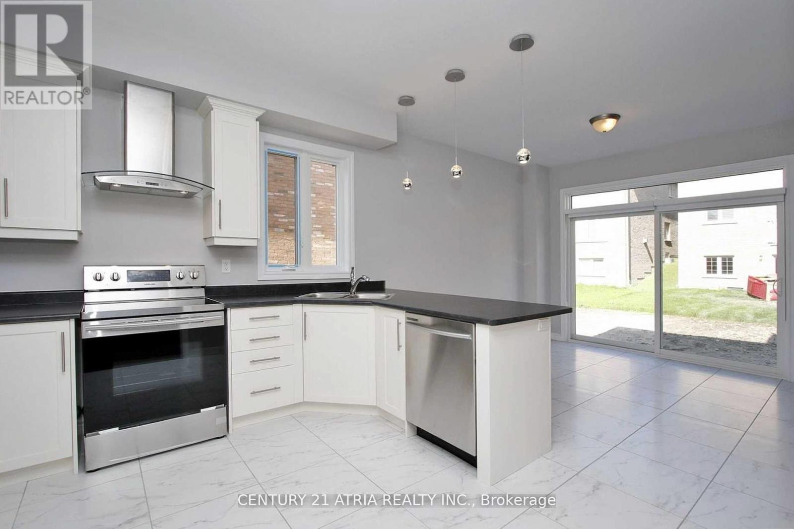 92 Sutherland Avenue, Bradford West Gwillimbury, Ontario  L3Z 4H4 - Photo 11 - N12487517