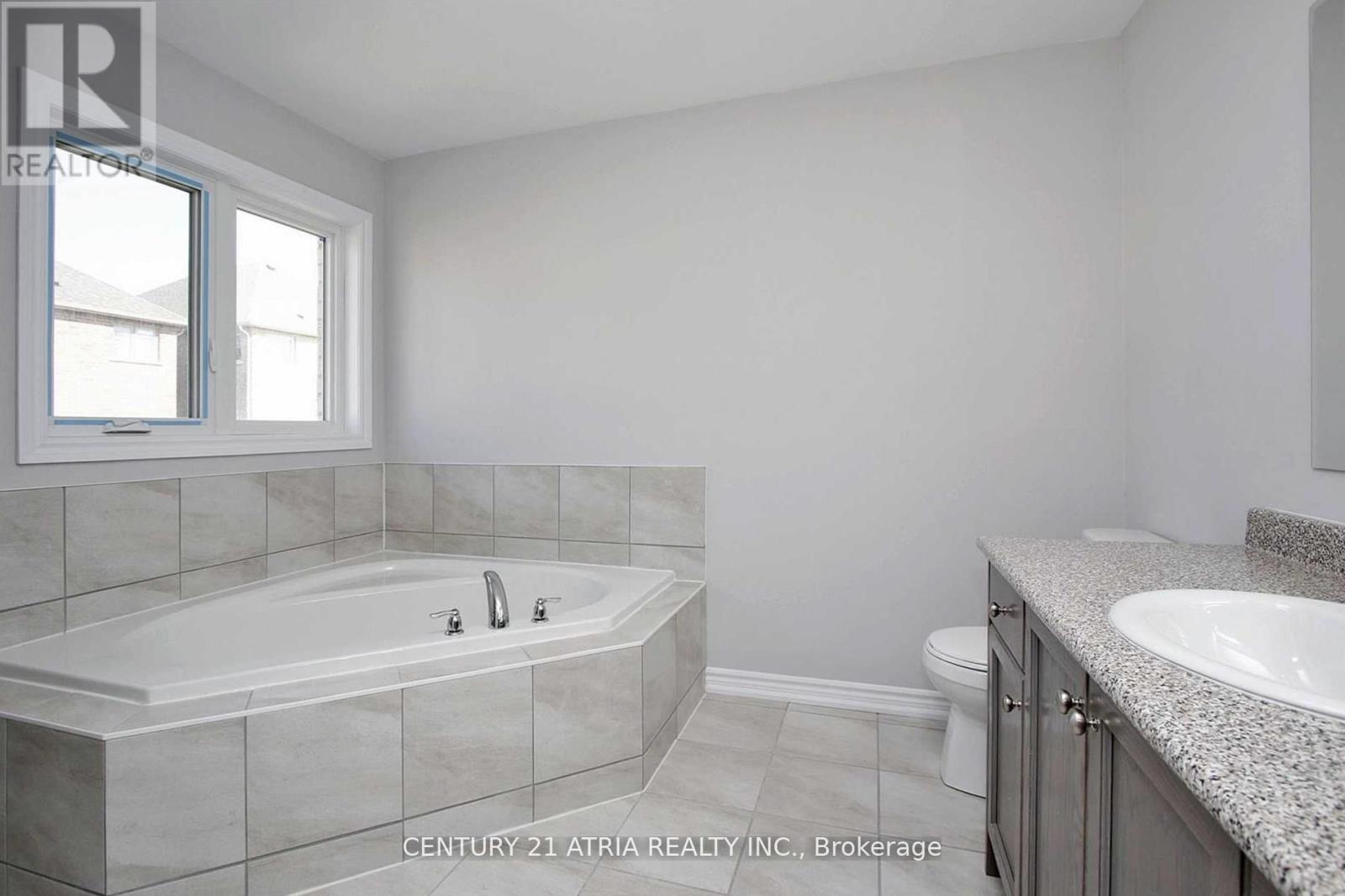 92 Sutherland Avenue, Bradford West Gwillimbury, Ontario  L3Z 4H4 - Photo 15 - N12487517