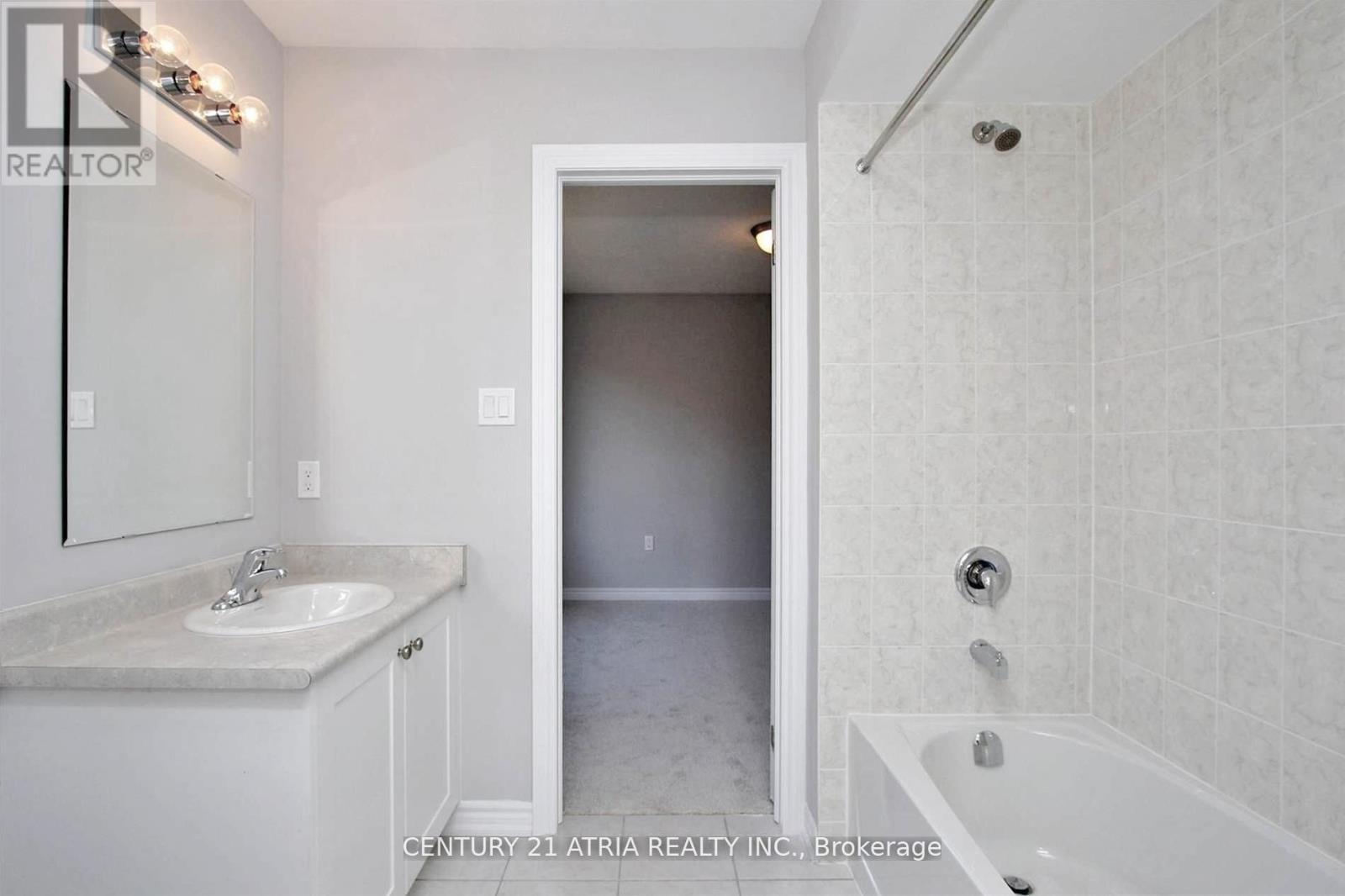 92 Sutherland Avenue, Bradford West Gwillimbury, Ontario  L3Z 4H4 - Photo 19 - N12487517