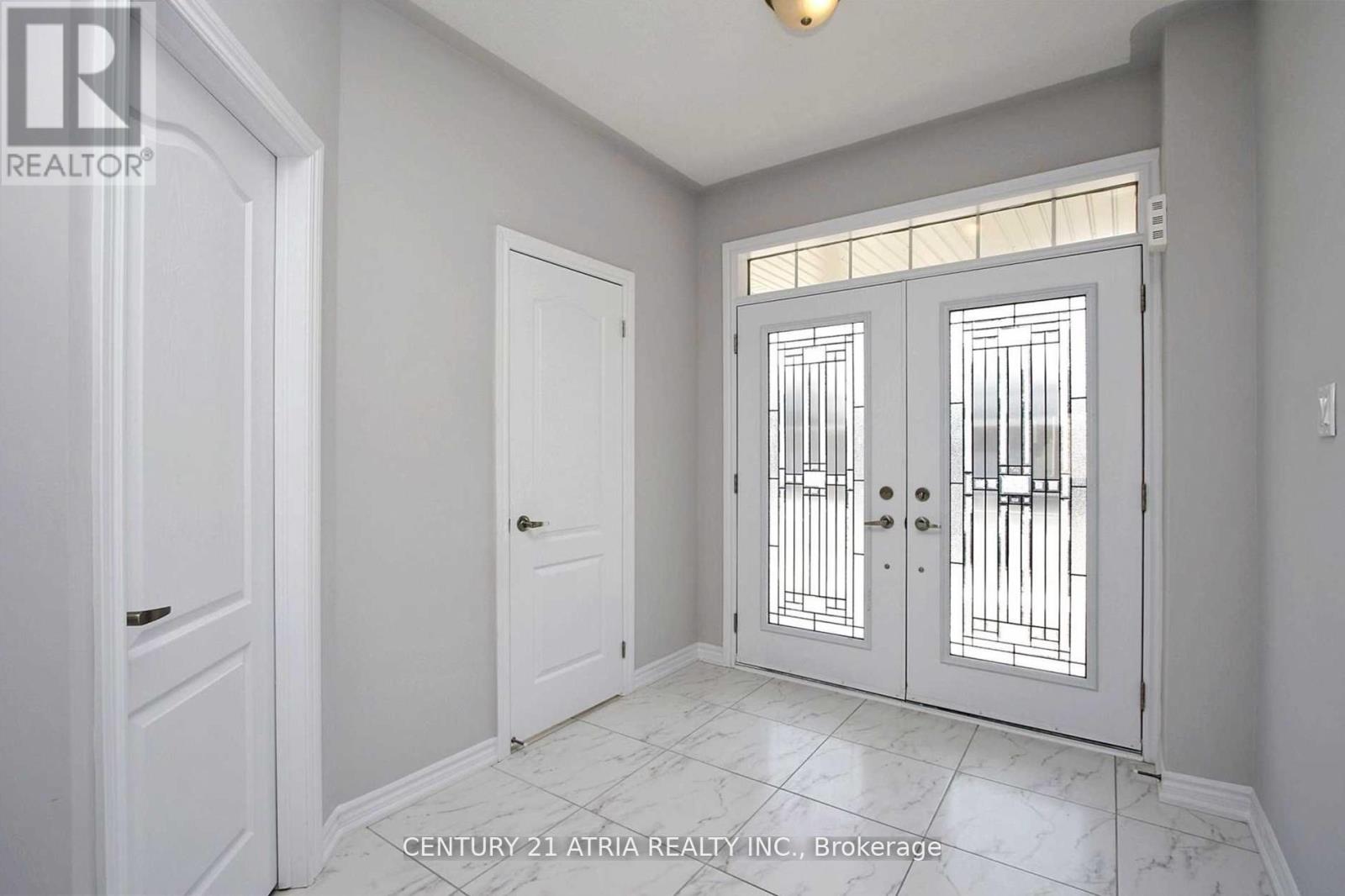 92 Sutherland Avenue, Bradford West Gwillimbury, Ontario  L3Z 4H4 - Photo 5 - N12487517