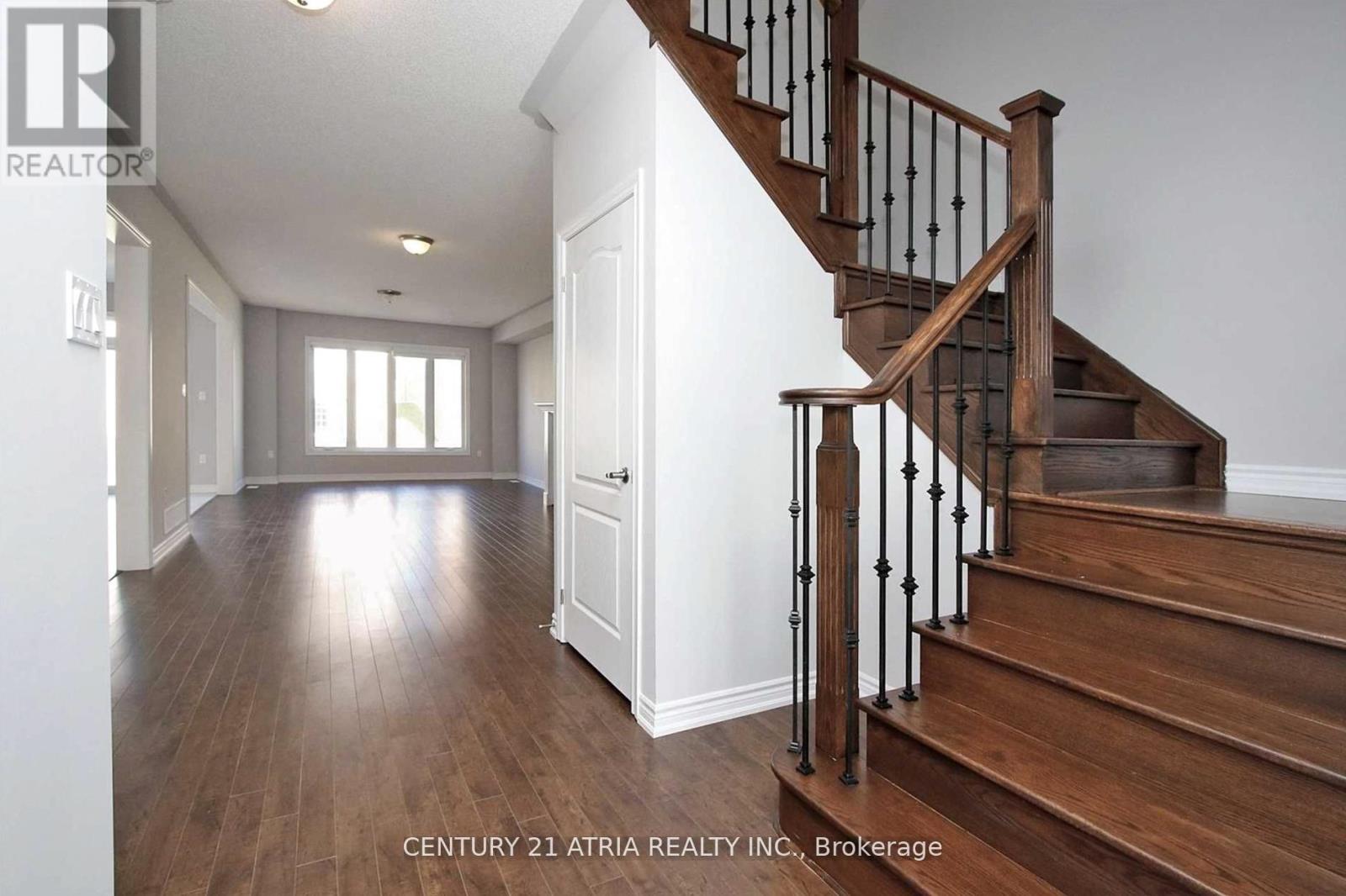 92 Sutherland Avenue, Bradford West Gwillimbury, Ontario  L3Z 4H4 - Photo 7 - N12487517