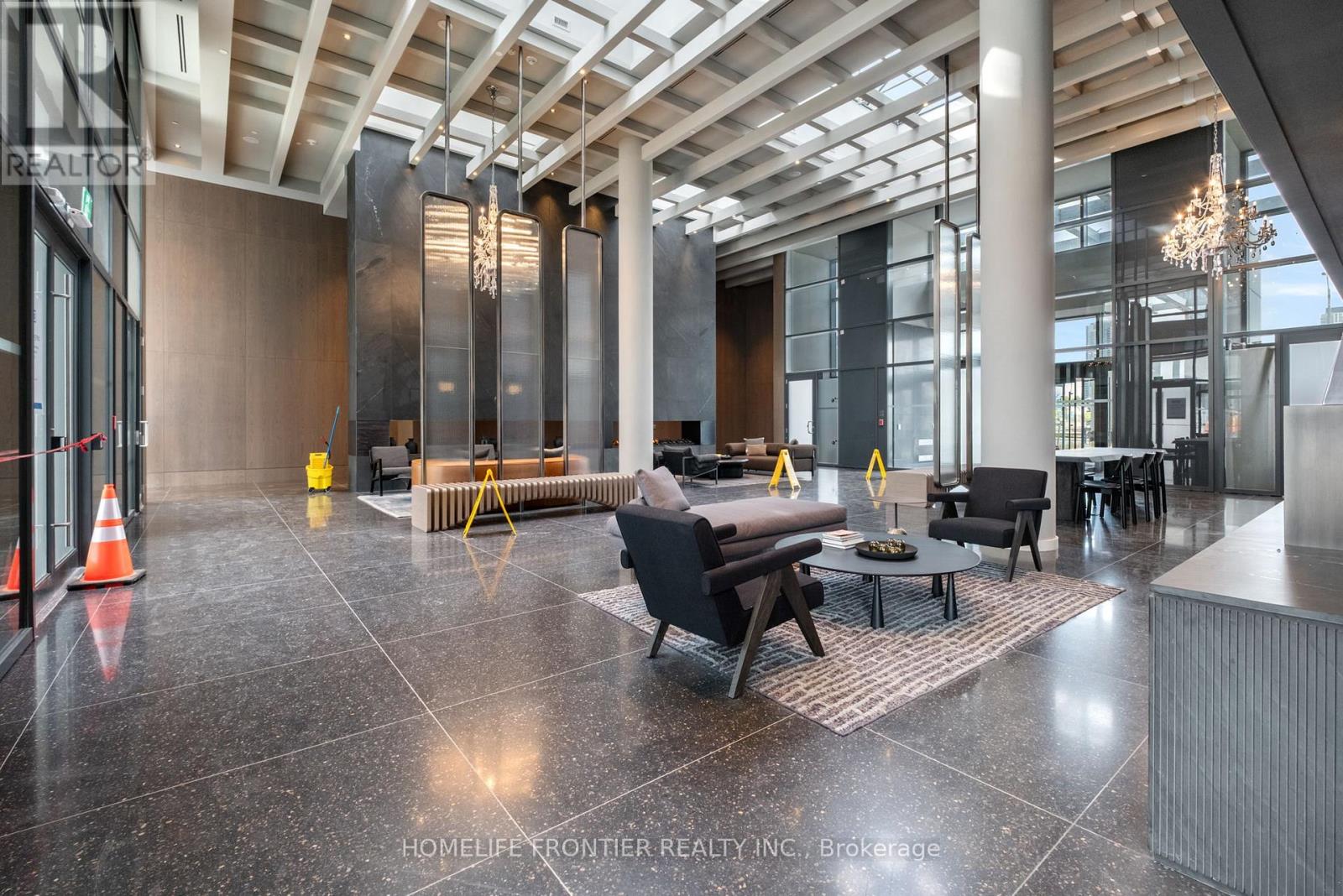 4015 - 28 Interchange Way, Vaughan, Ontario  L4K 0P8 - Photo 5 - N12487537